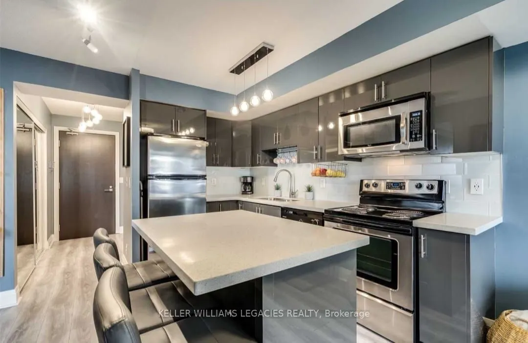 1 De Boers Drive, #805