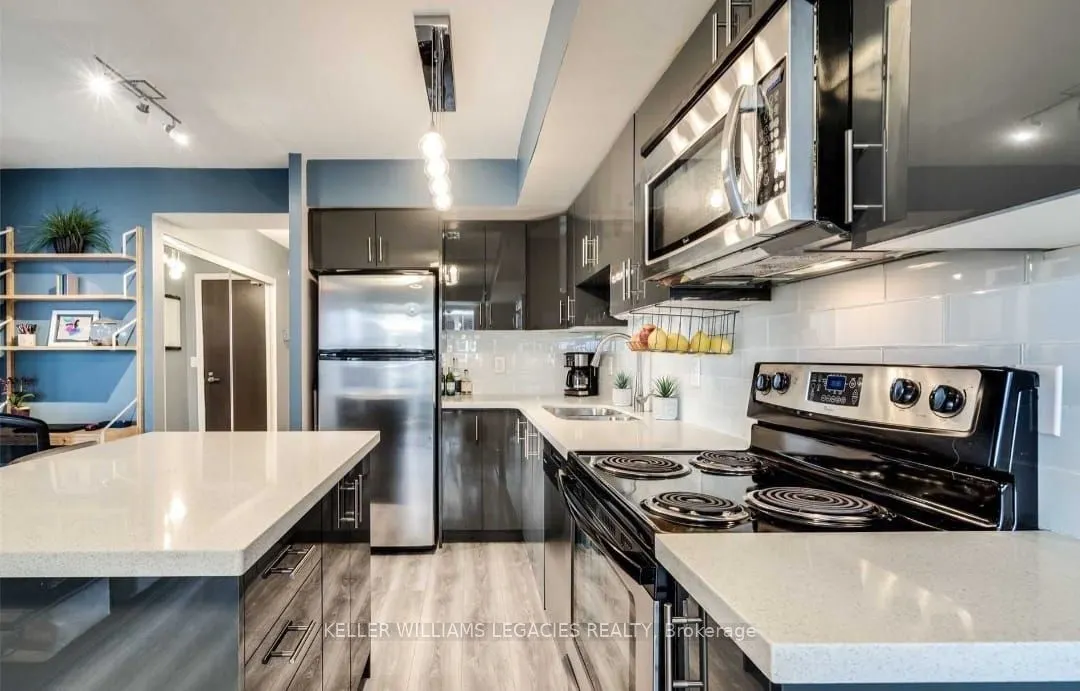 1 De Boers Drive, #805