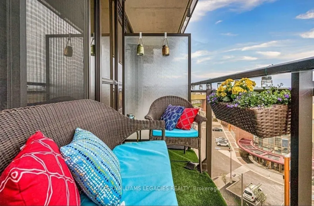 1 De Boers Drive, #805