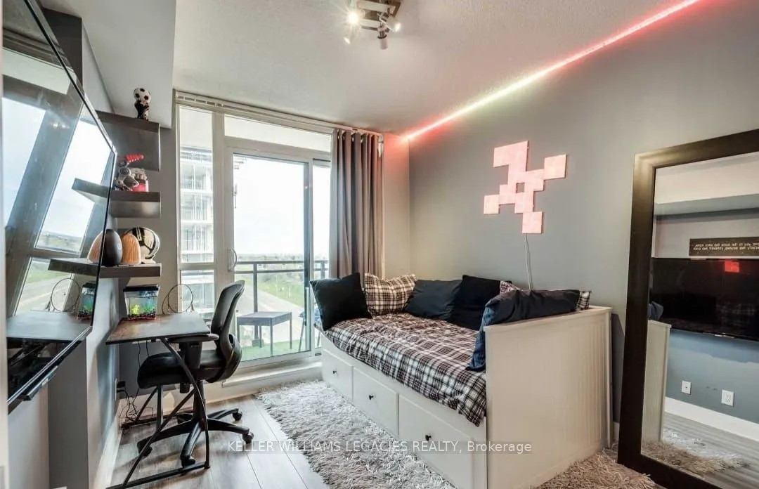 1 De Boers Drive, #805