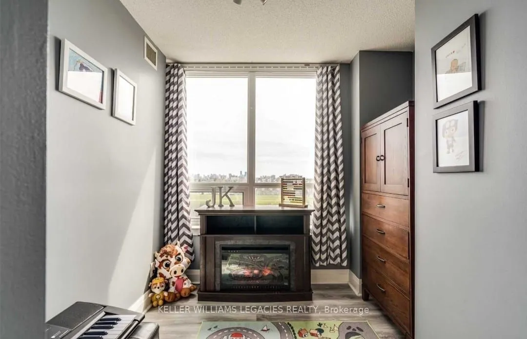 1 De Boers Drive, #805