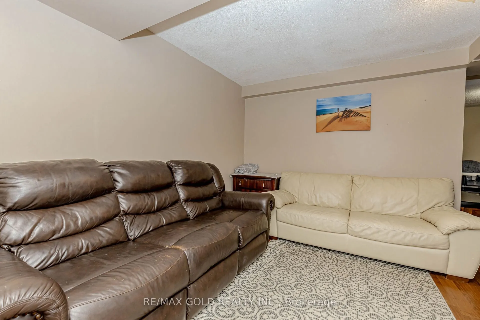 2 Lake Louise Drive