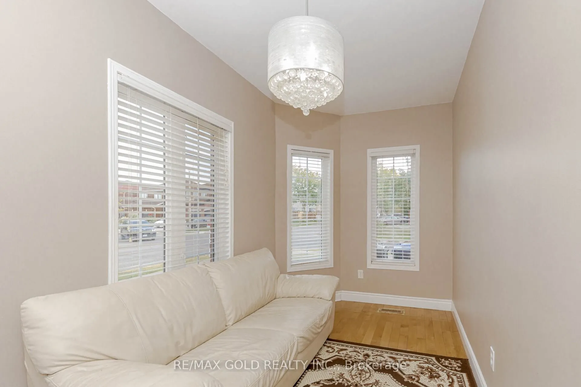 2 Lake Louise Drive