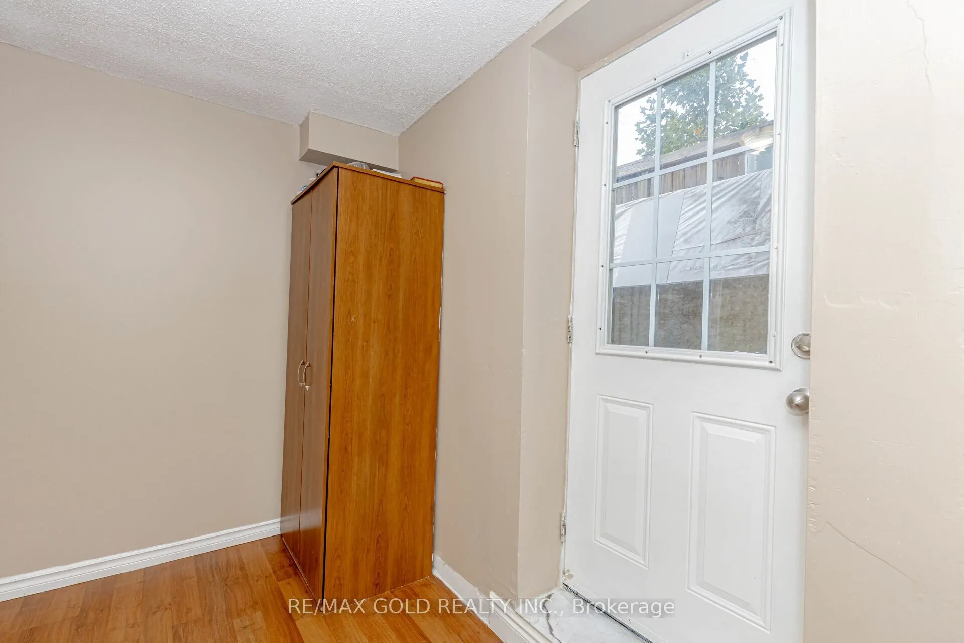 2 Lake Louise Drive