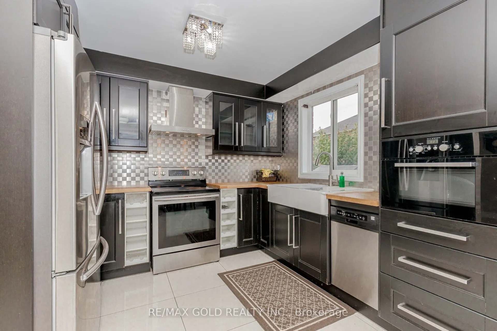 2 Lake Louise Drive
