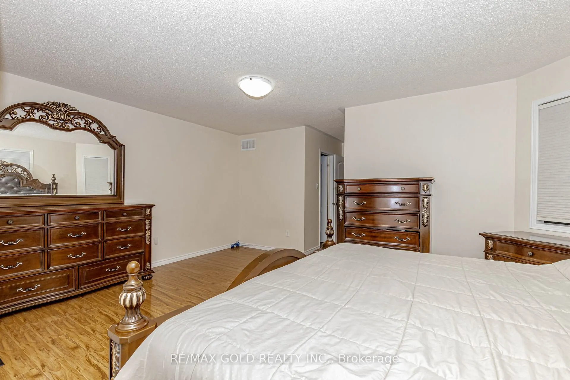 2 Lake Louise Drive