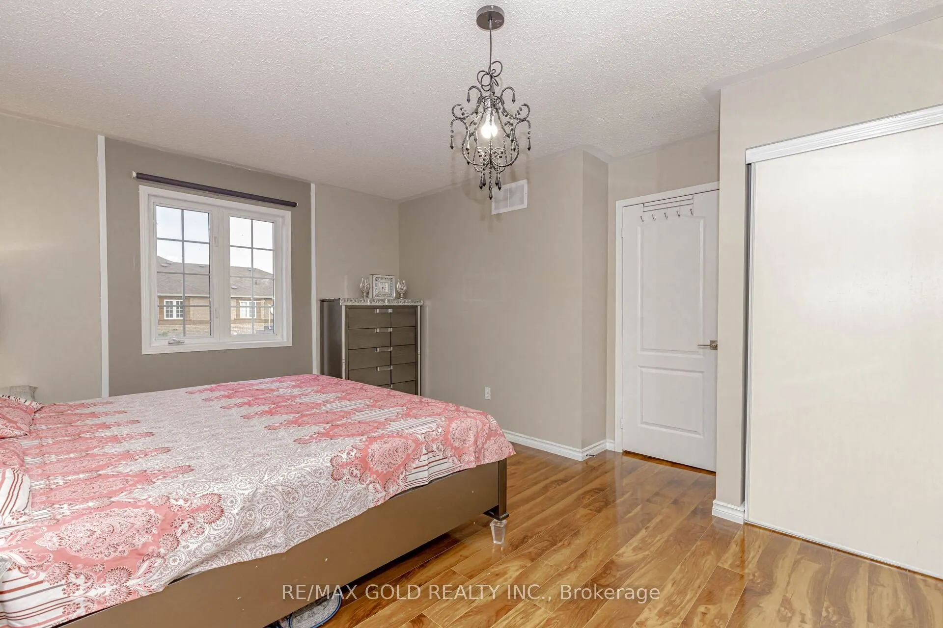 2 Lake Louise Drive