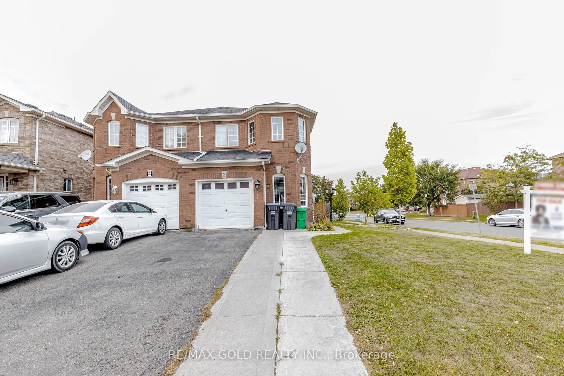 2 Lake Louise Drive
