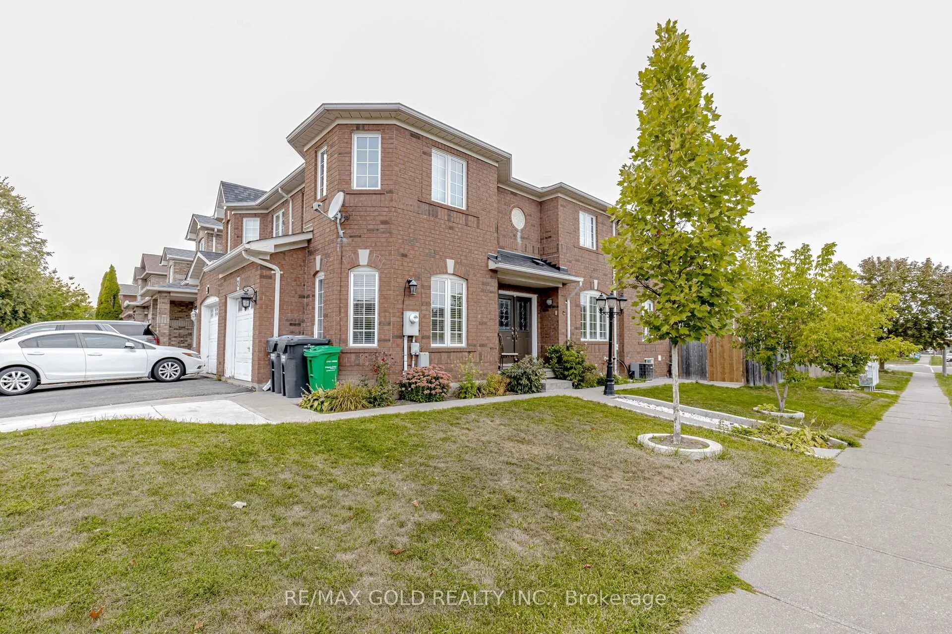 2 Lake Louise Drive