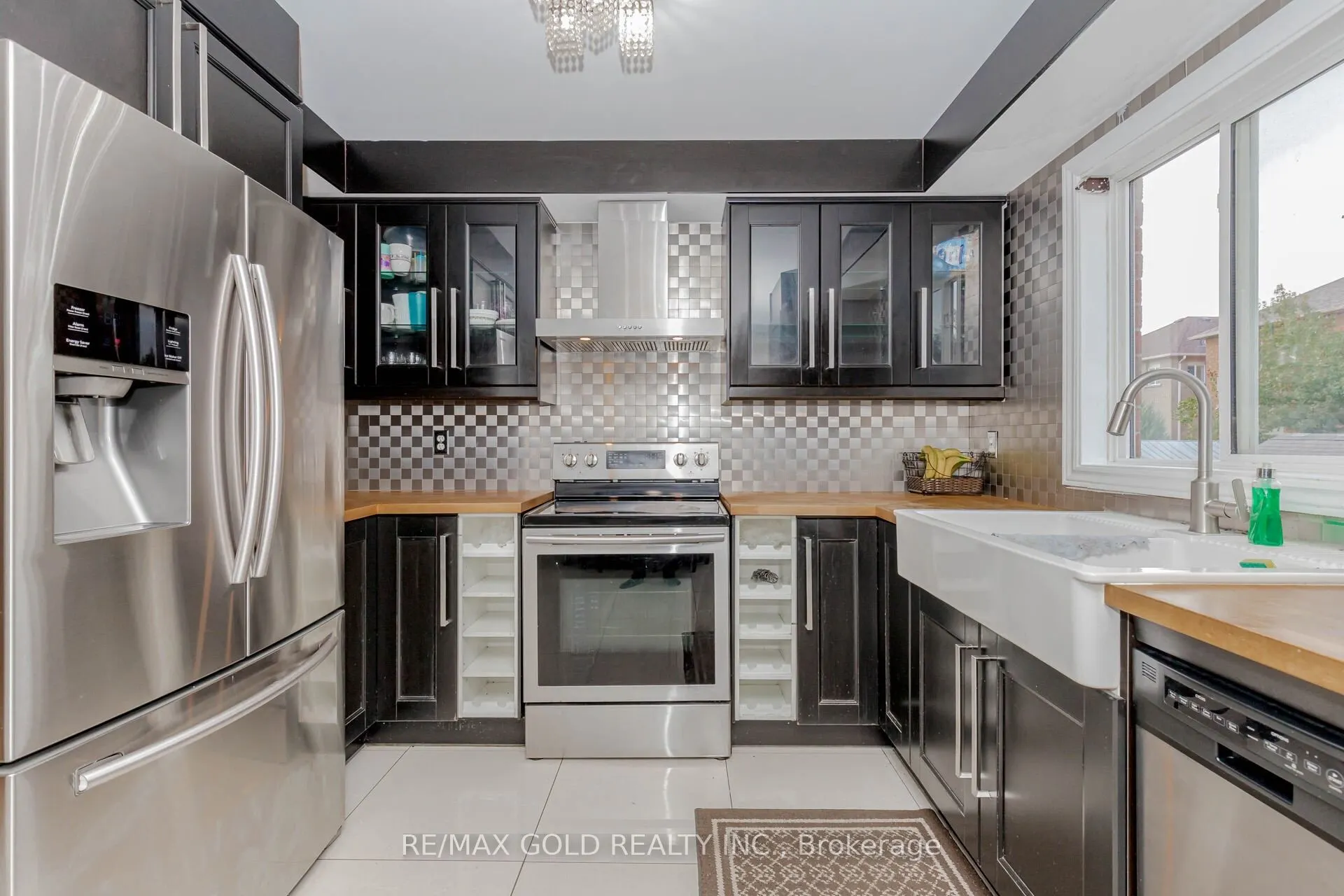 2 Lake Louise Drive