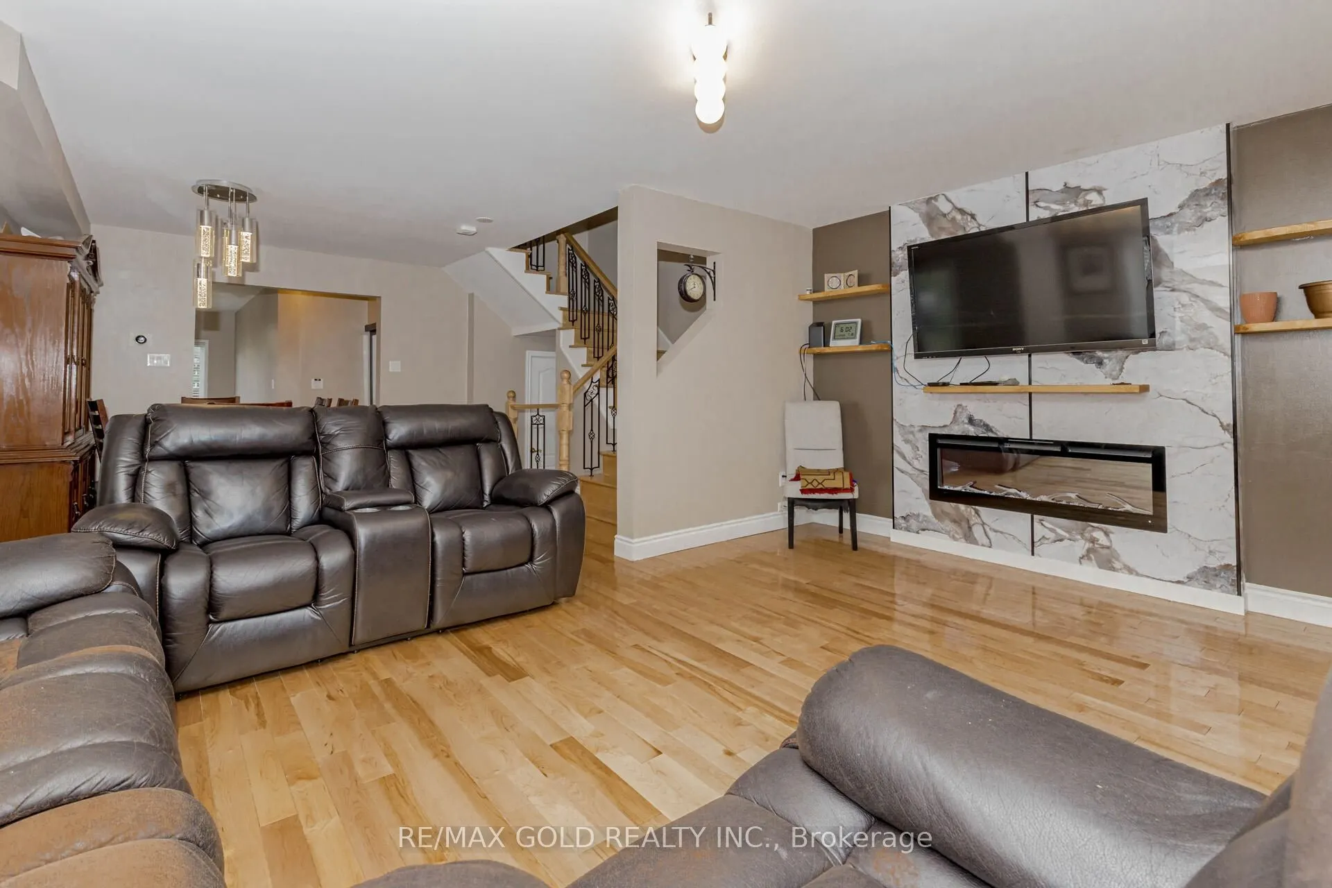 2 Lake Louise Drive