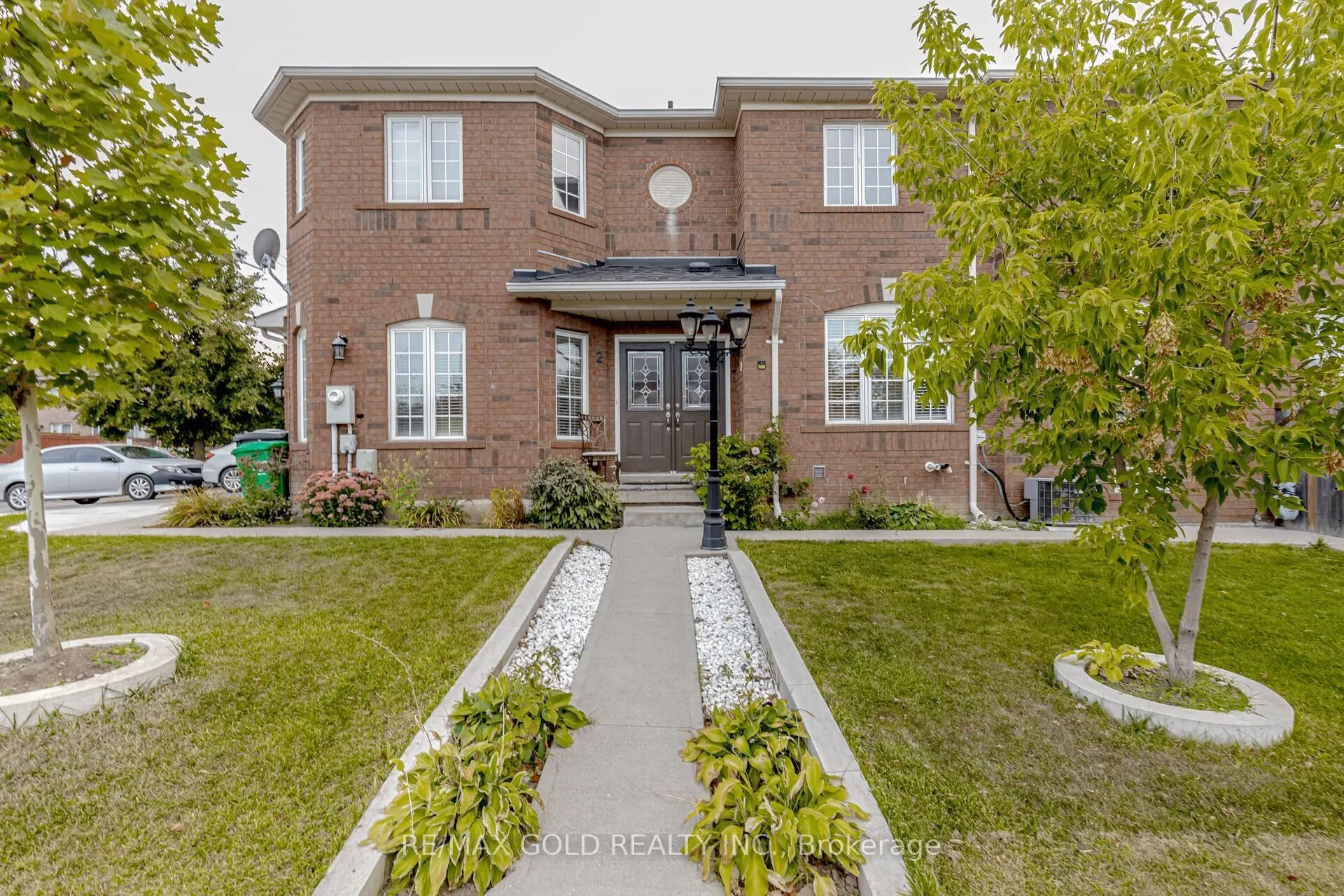 2 Lake Louise Drive