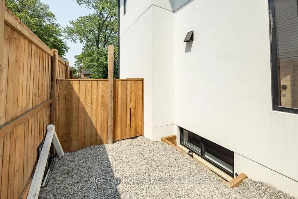 16 Walsh Avenue