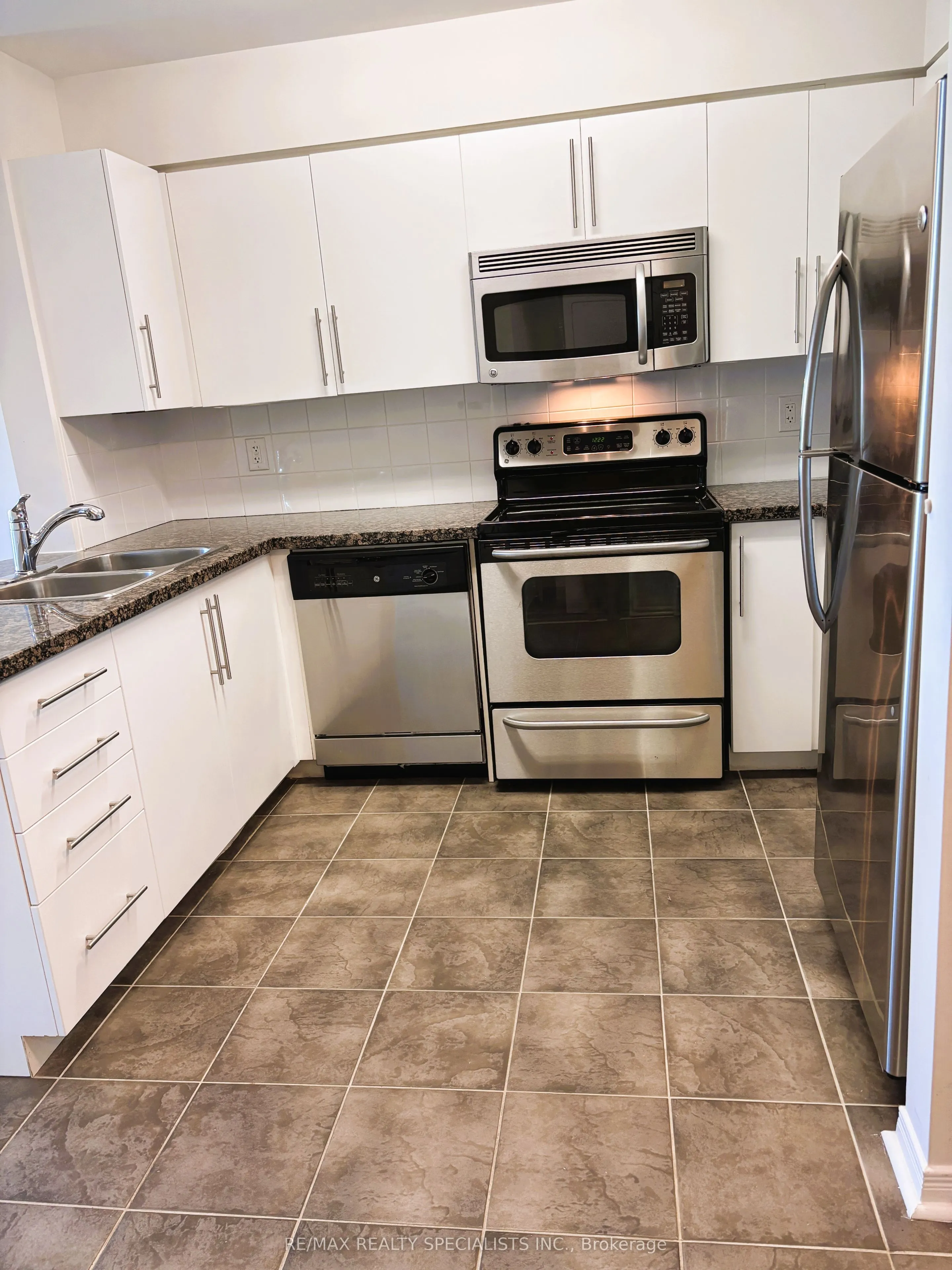55 Via Rosedale, #201