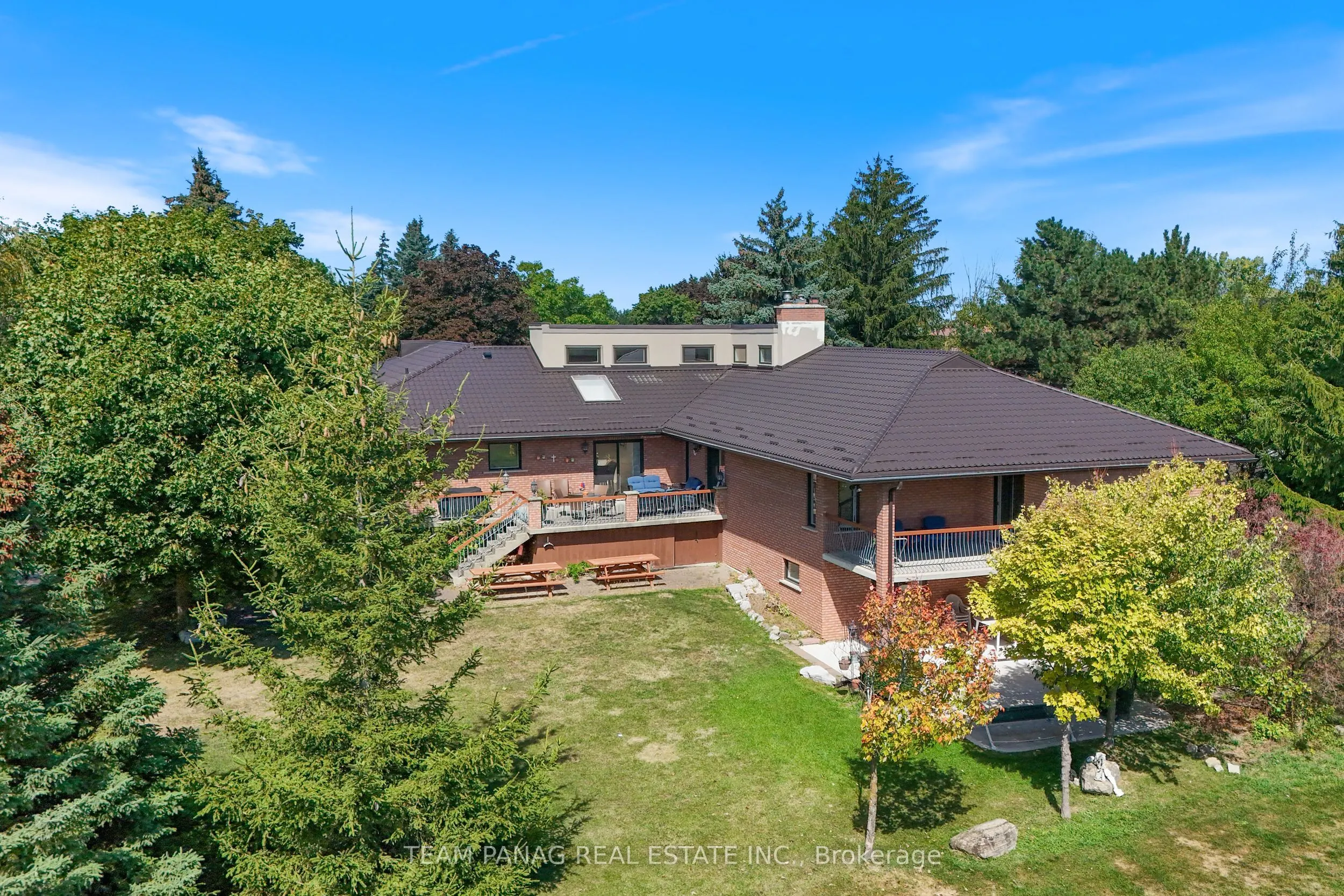 6 Leone Lane
