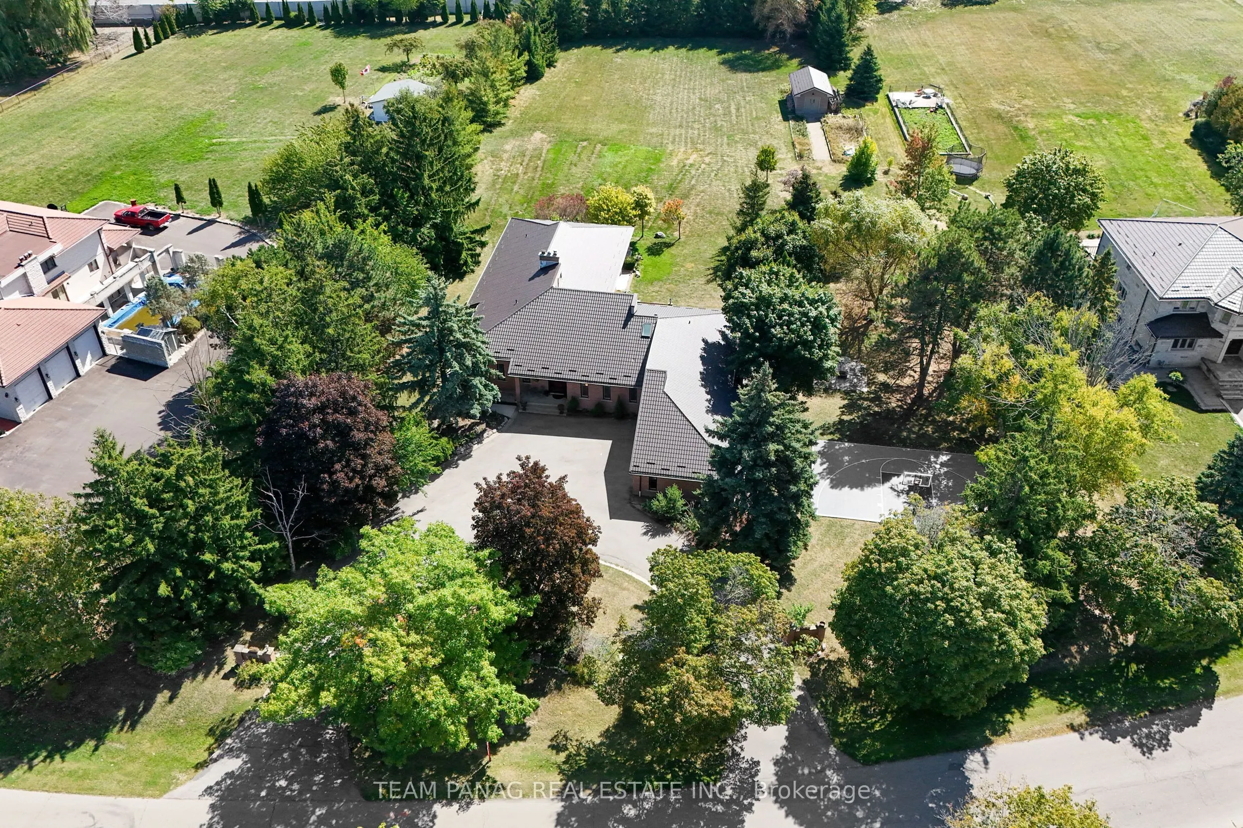 6 Leone Lane