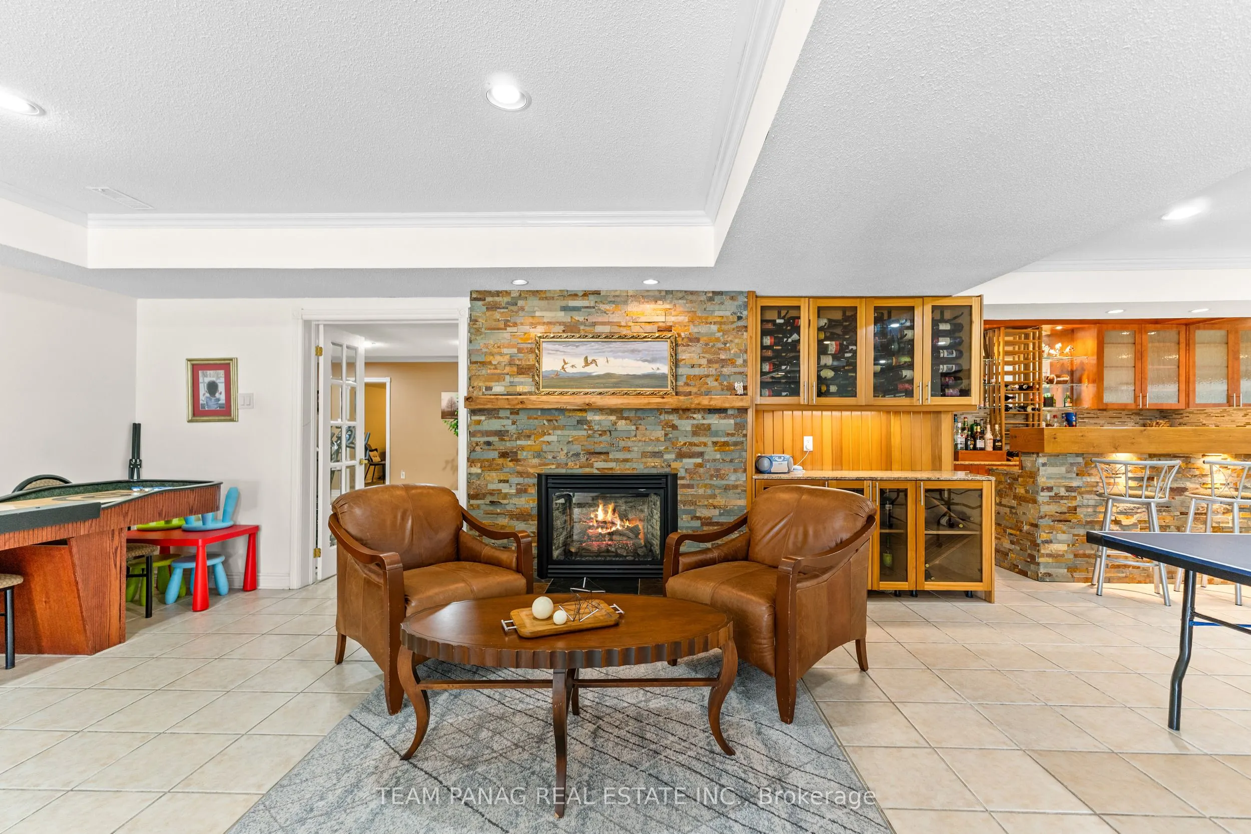 6 Leone Lane