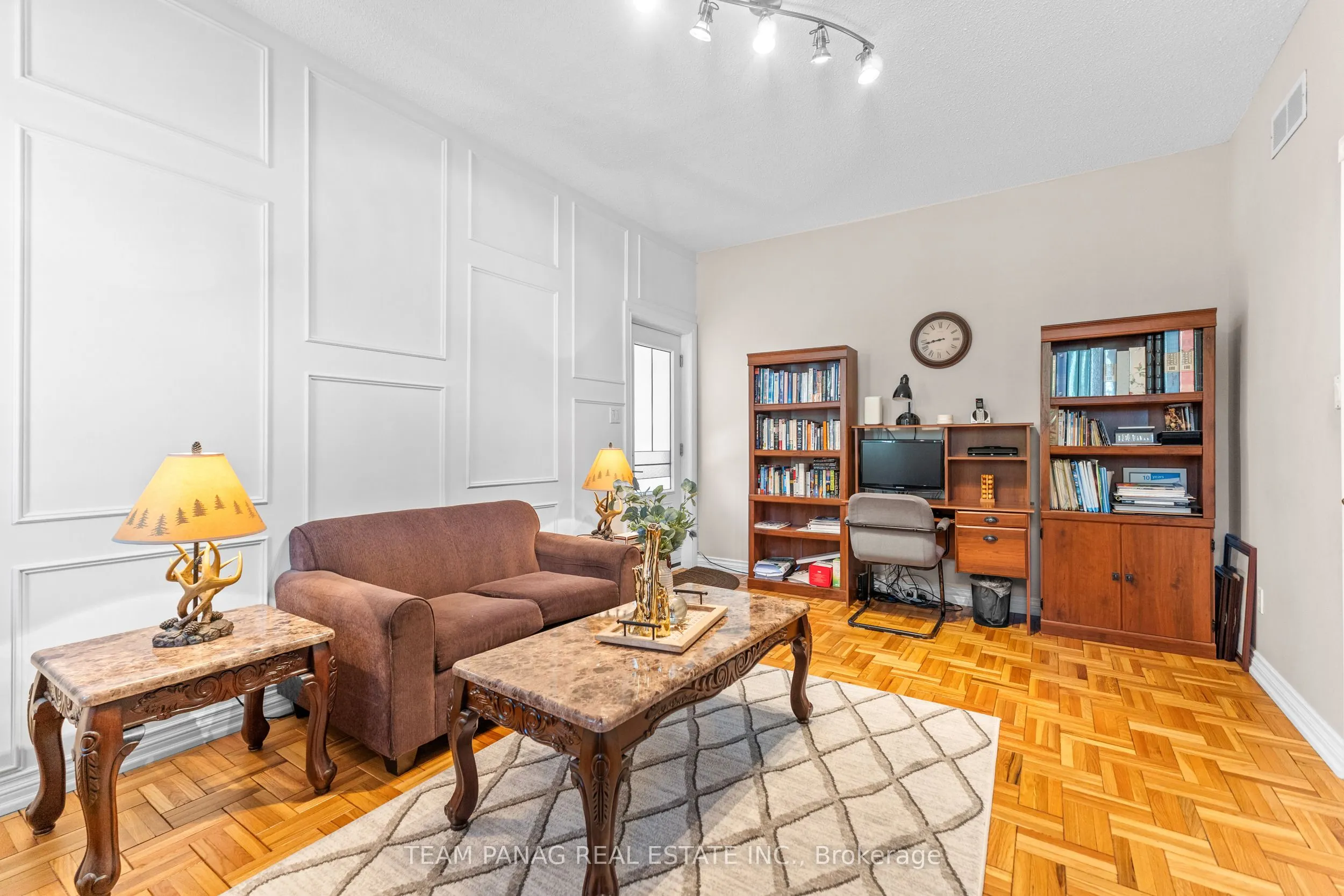 6 Leone Lane