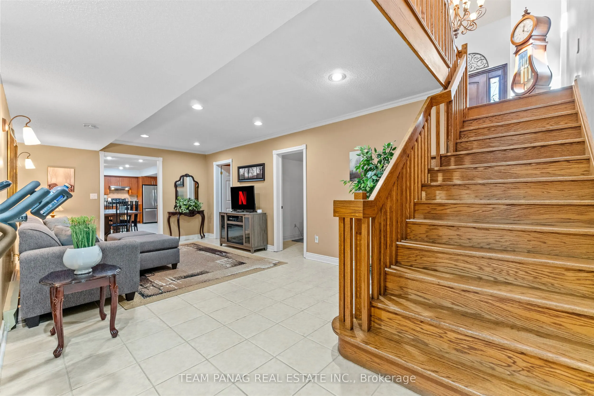 6 Leone Lane