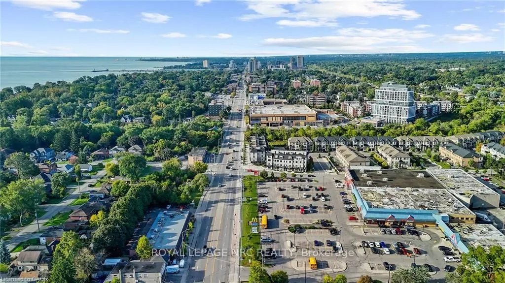 559 Lakeshore Road E
