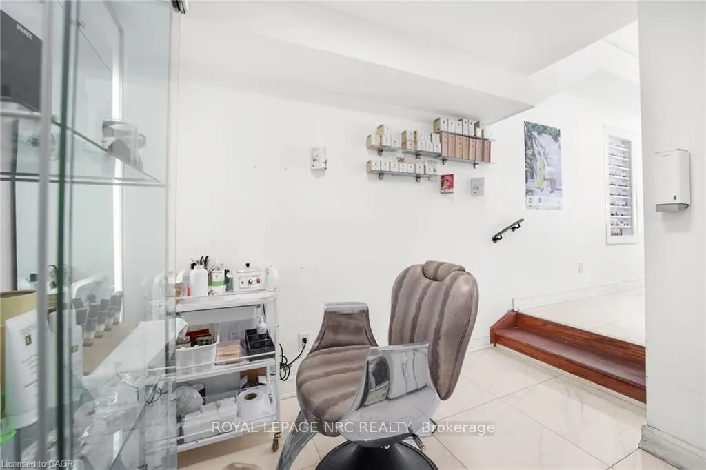 559 Lakeshore Road E