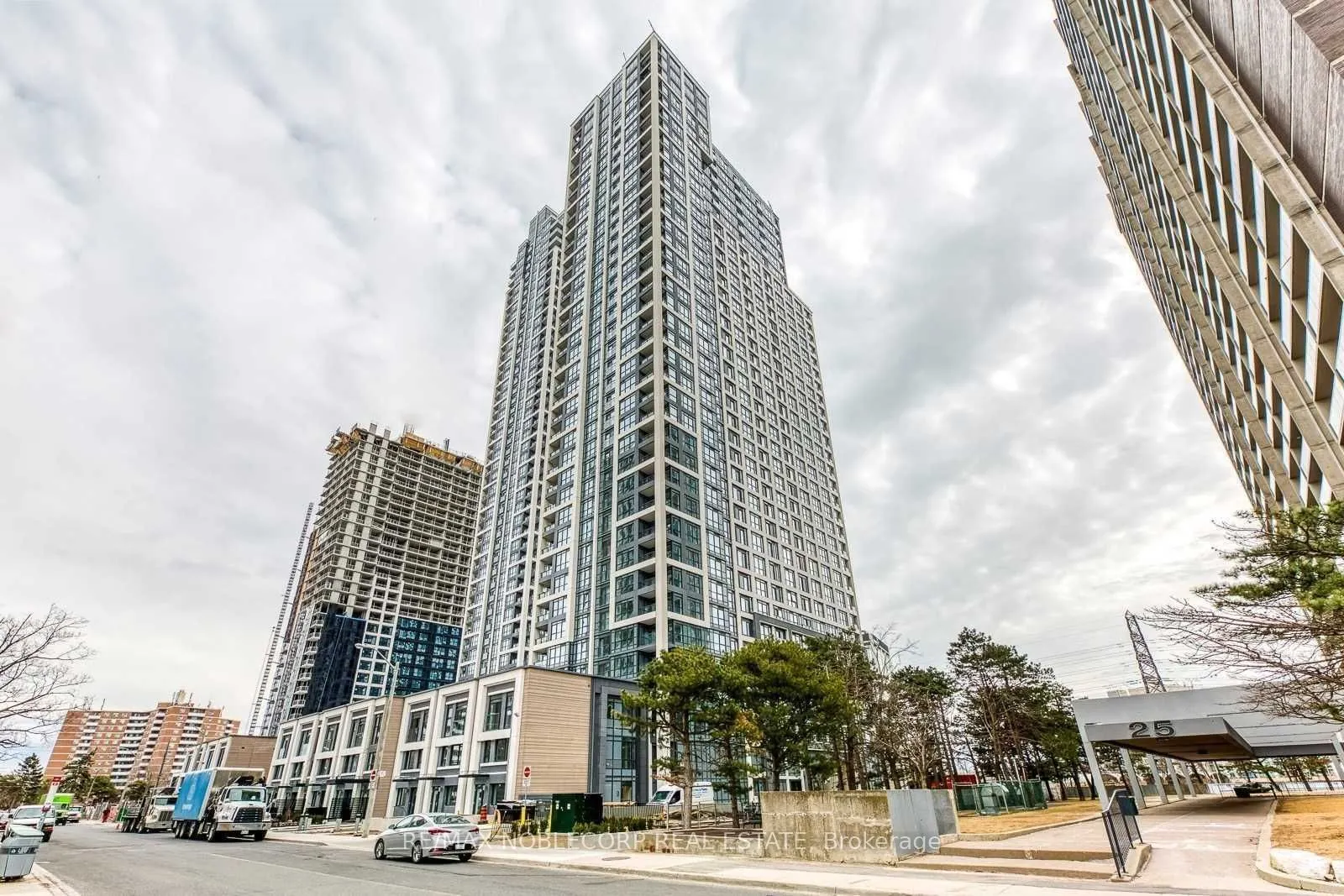 9 Mabelle Avenue, #926