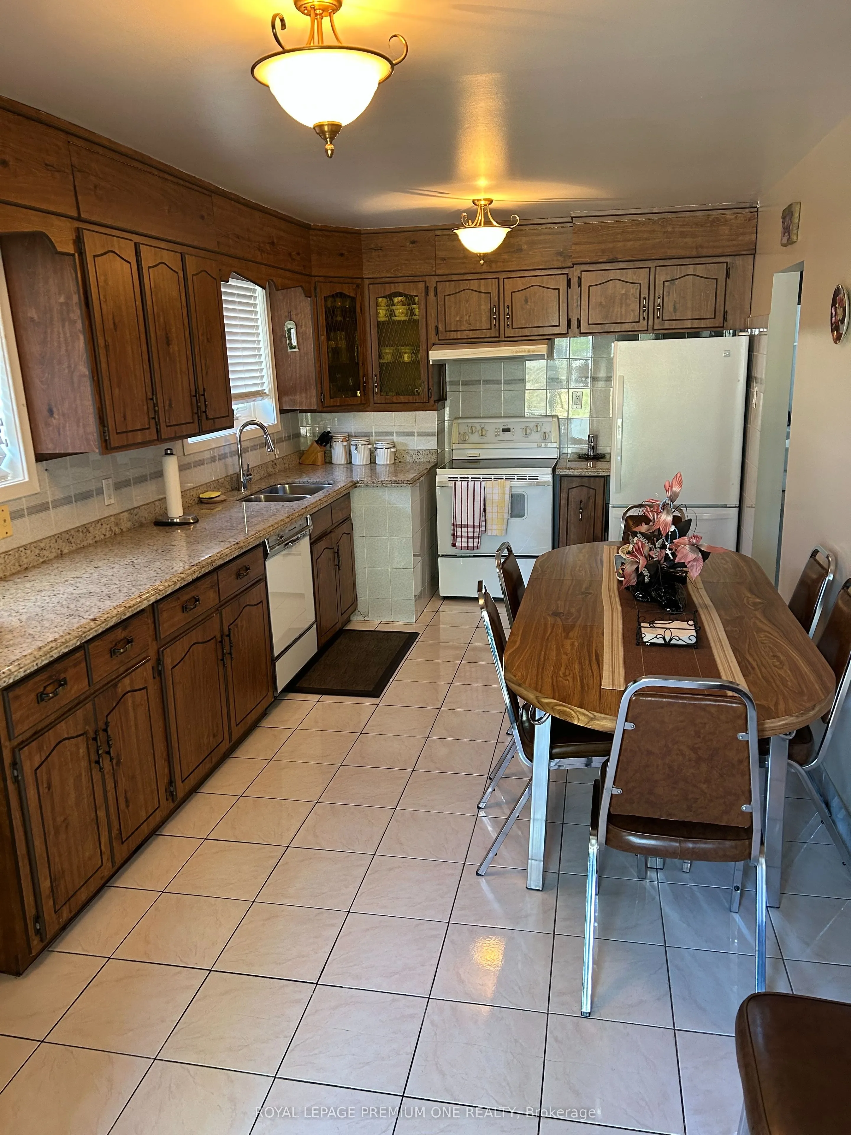33 Monterrey Drive W