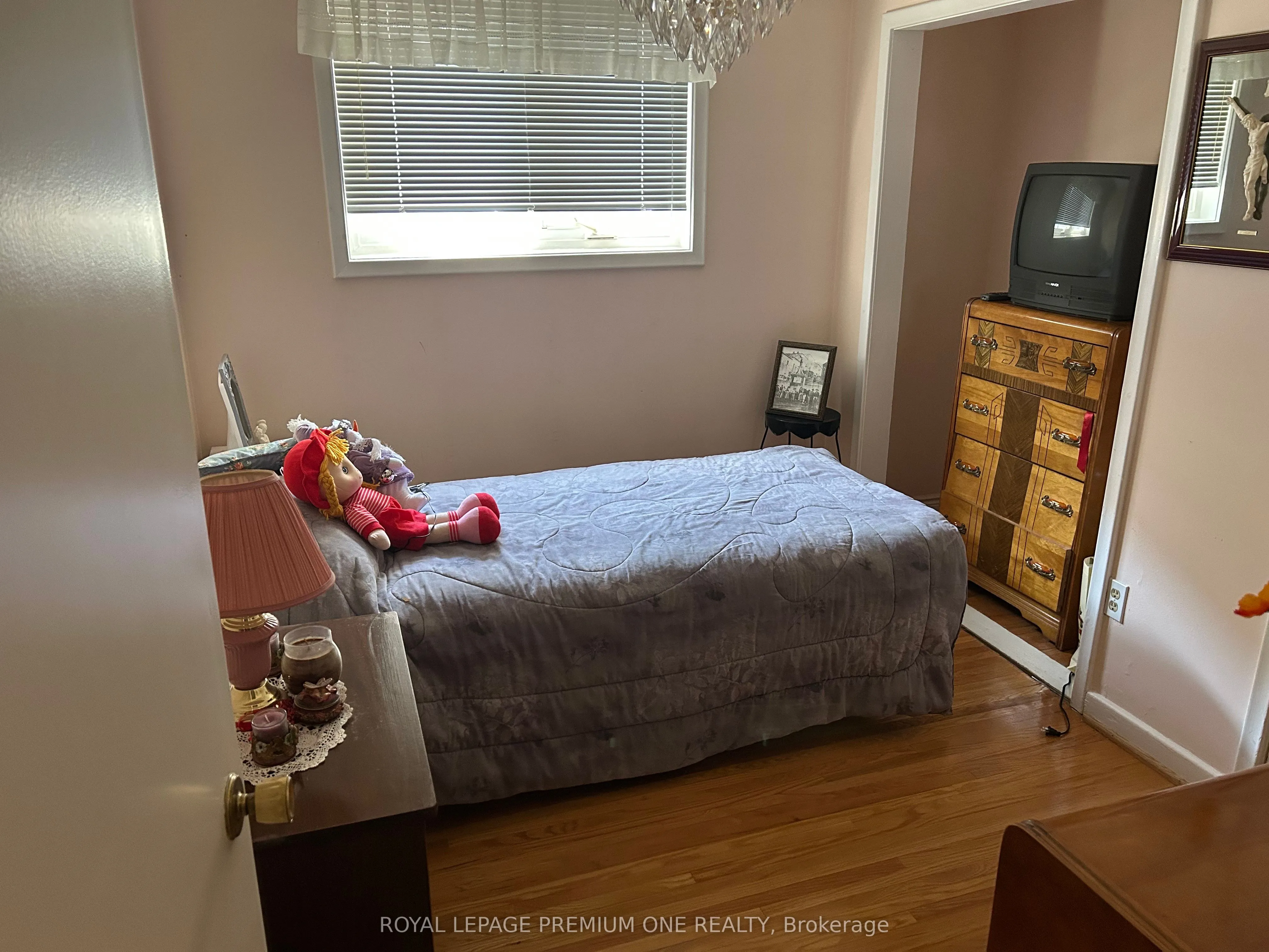 33 Monterrey Drive W