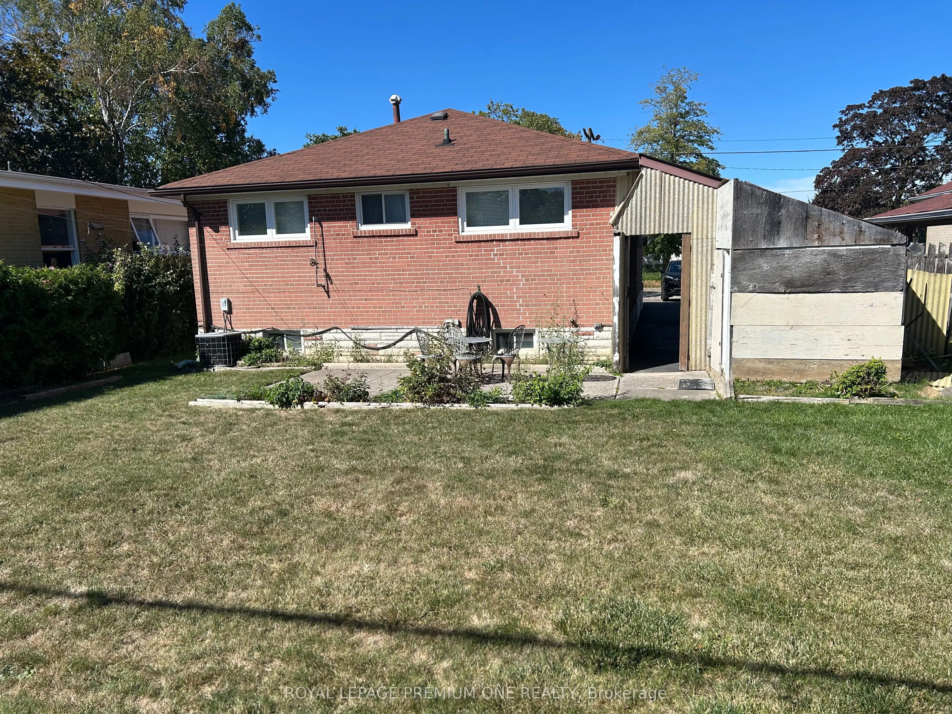 33 Monterrey Drive W