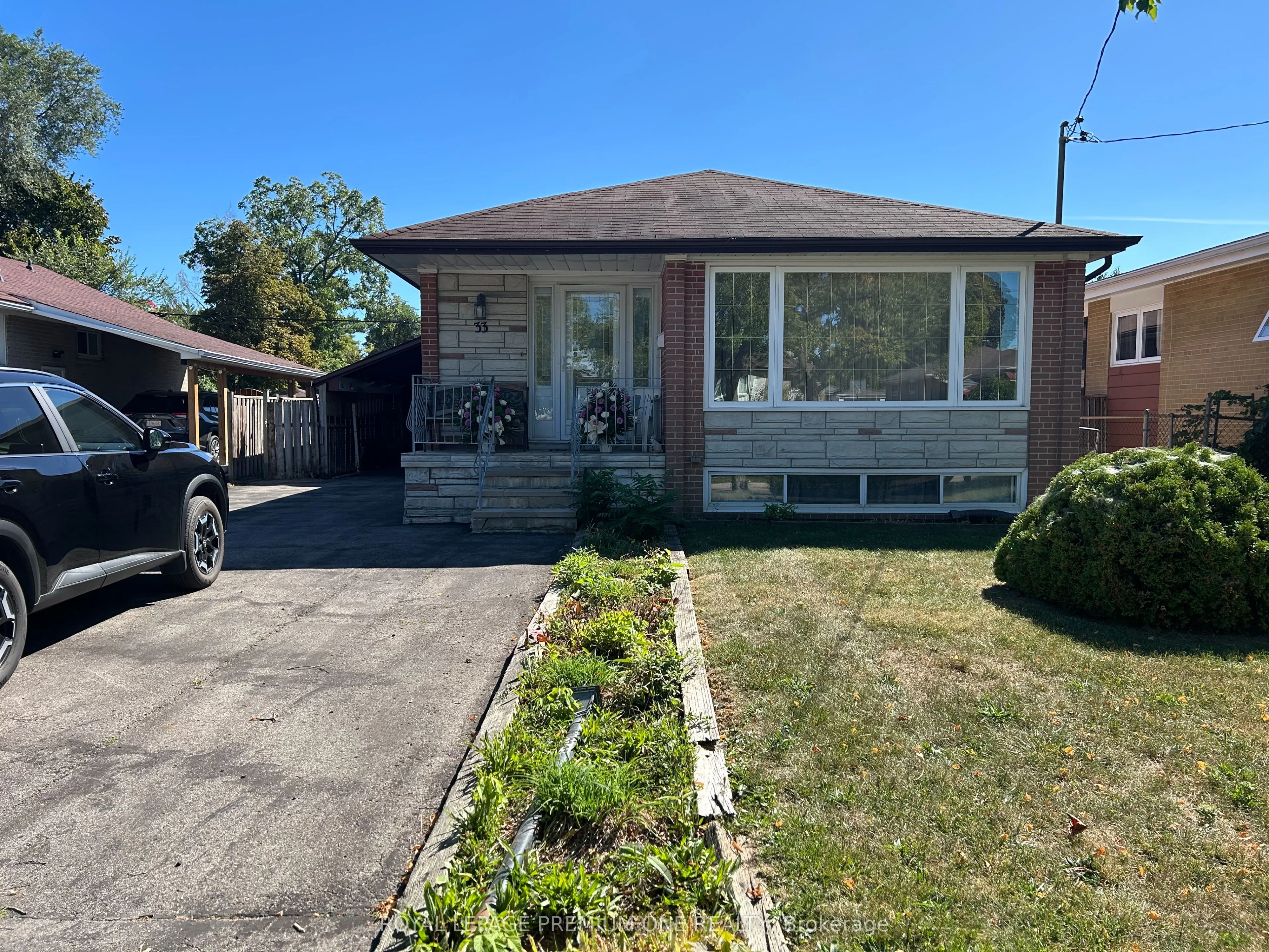 33 Monterrey Drive W
