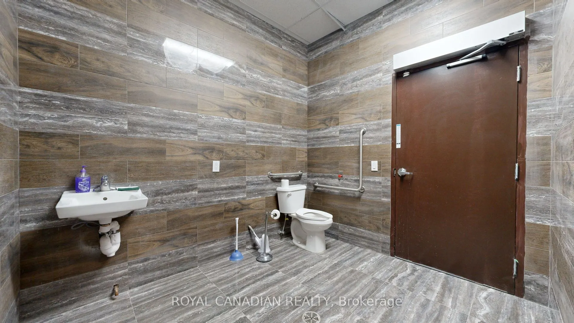 6475 Mayfield Road, #202