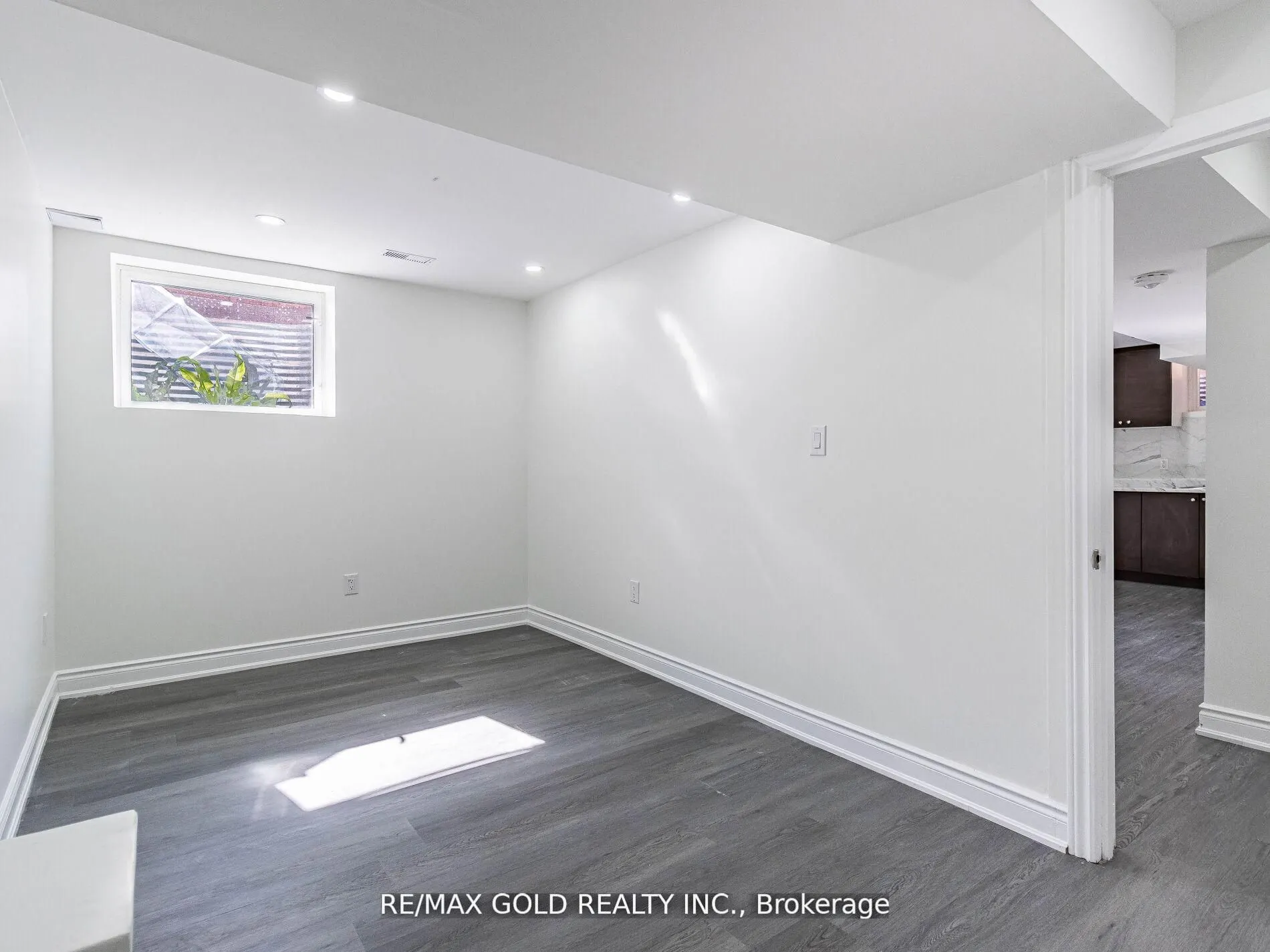 10 Chestermere (Bsmt) Crescent