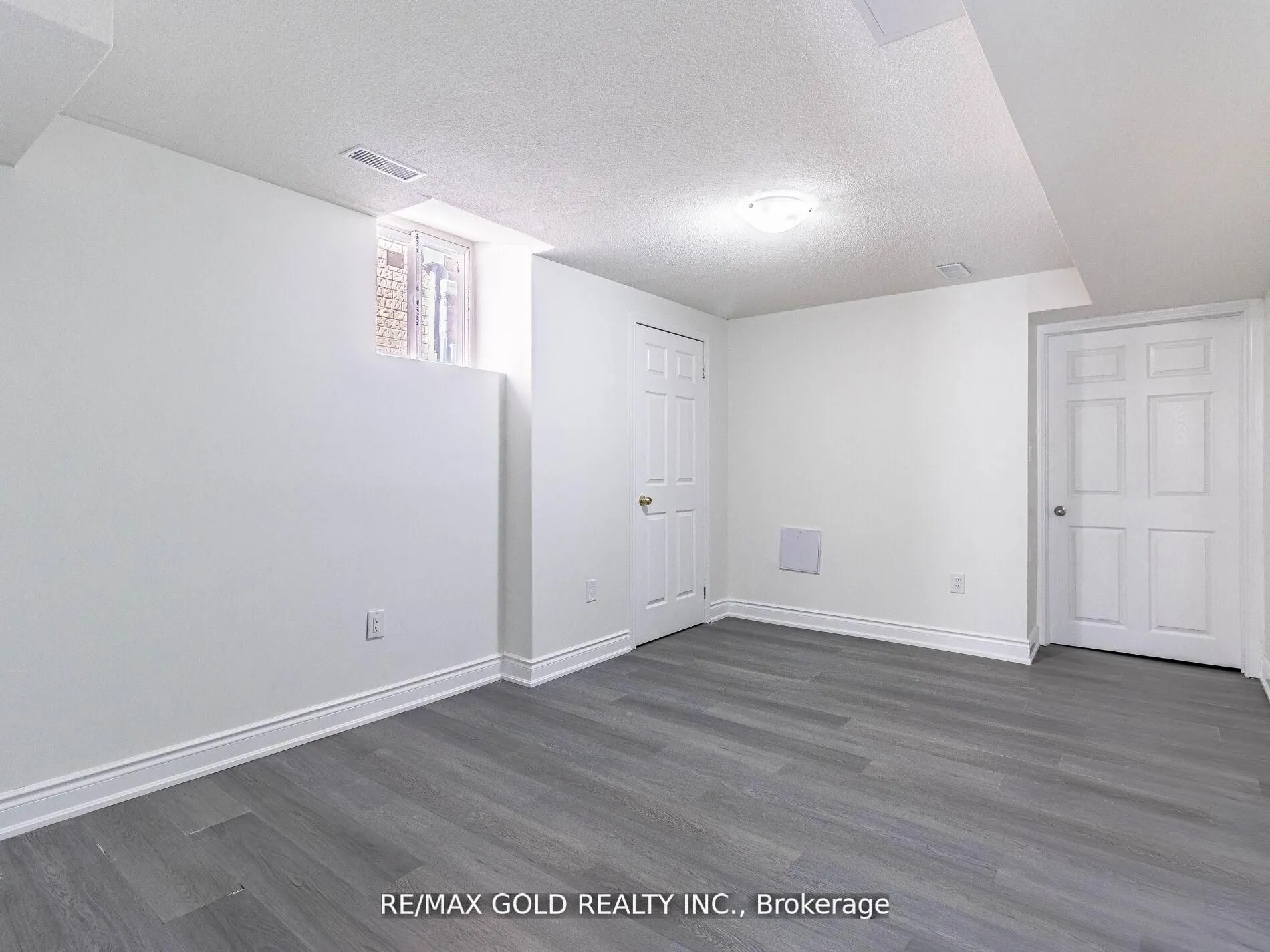 10 Chestermere (Bsmt) Crescent