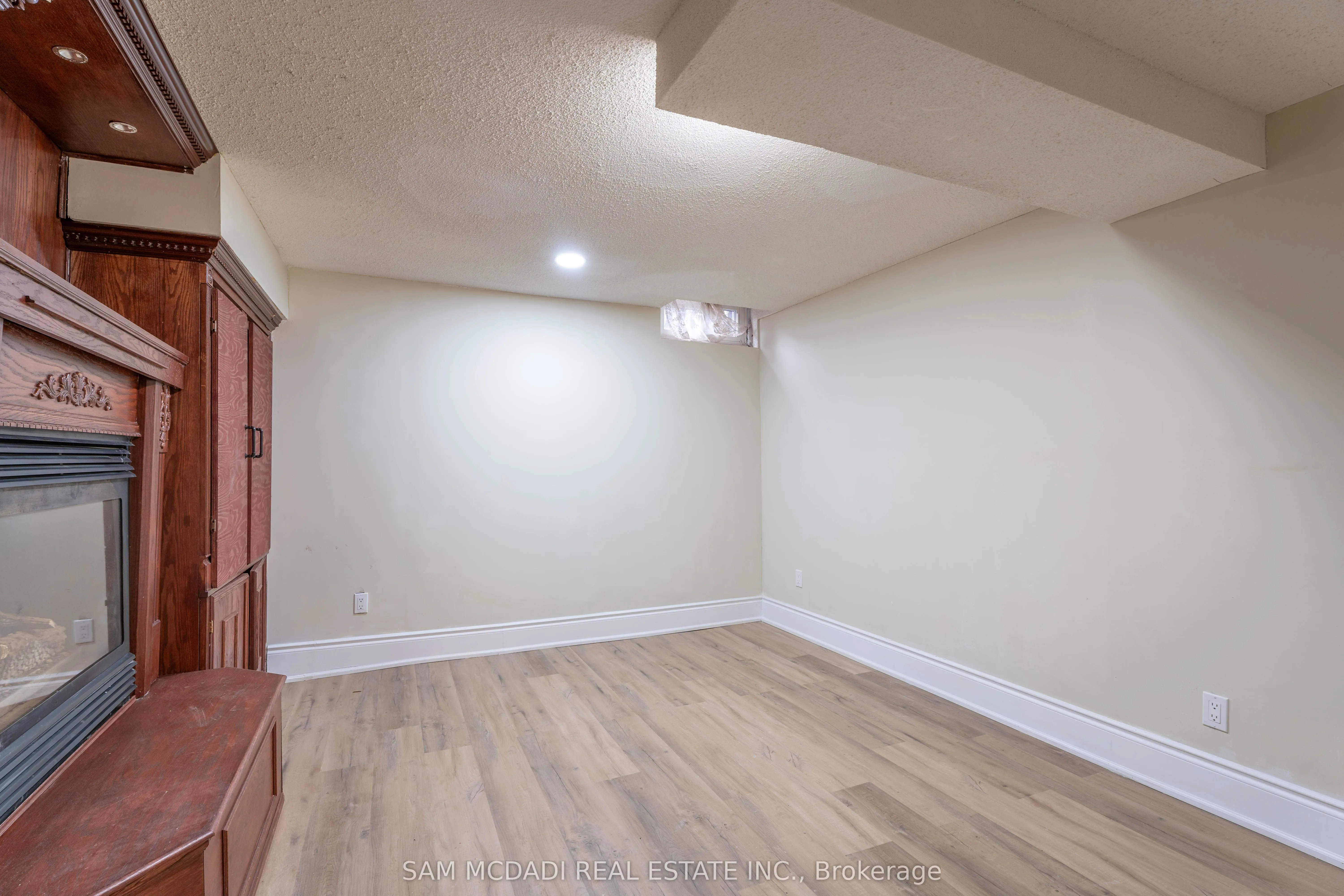1609 Hollywell Avenue, #Lower
