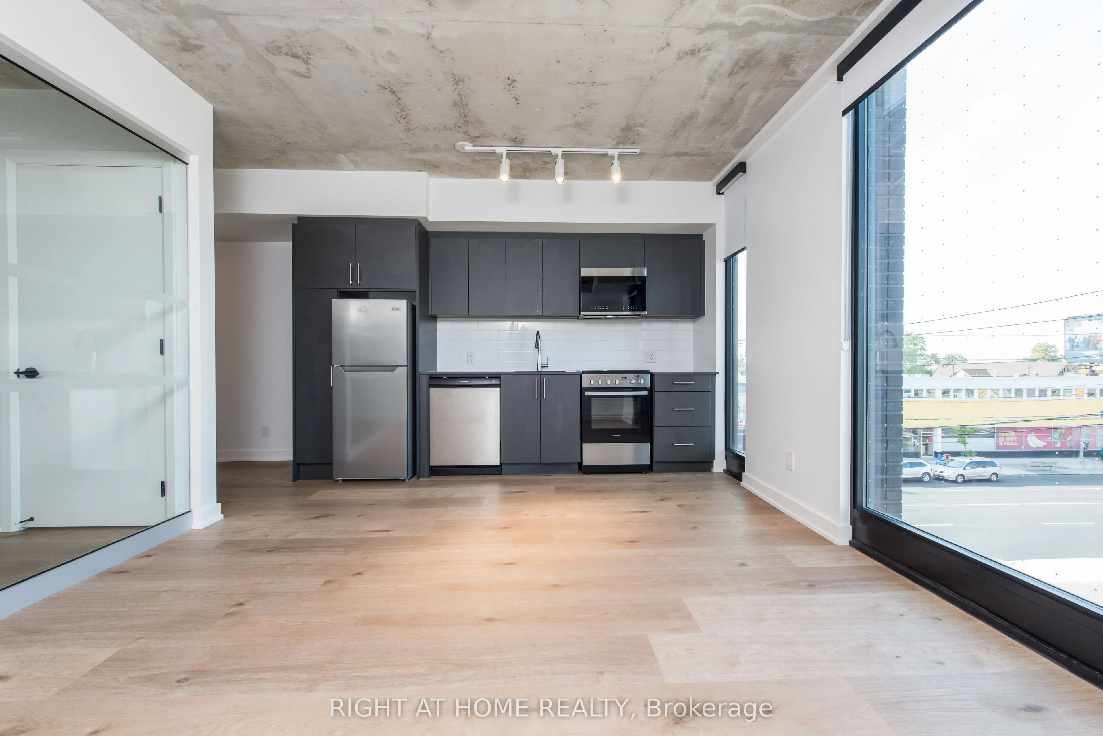 7 Fairbank Avenue W, #303
