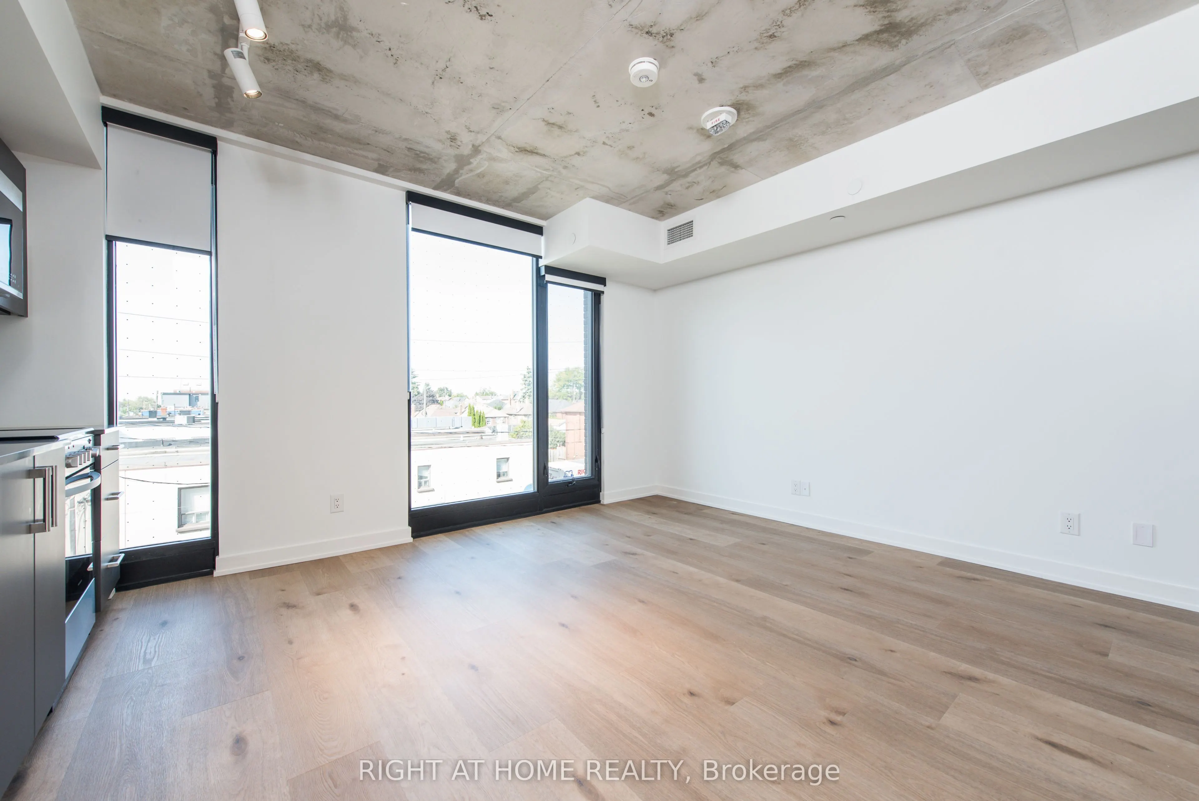7 Fairbank Avenue W, #303