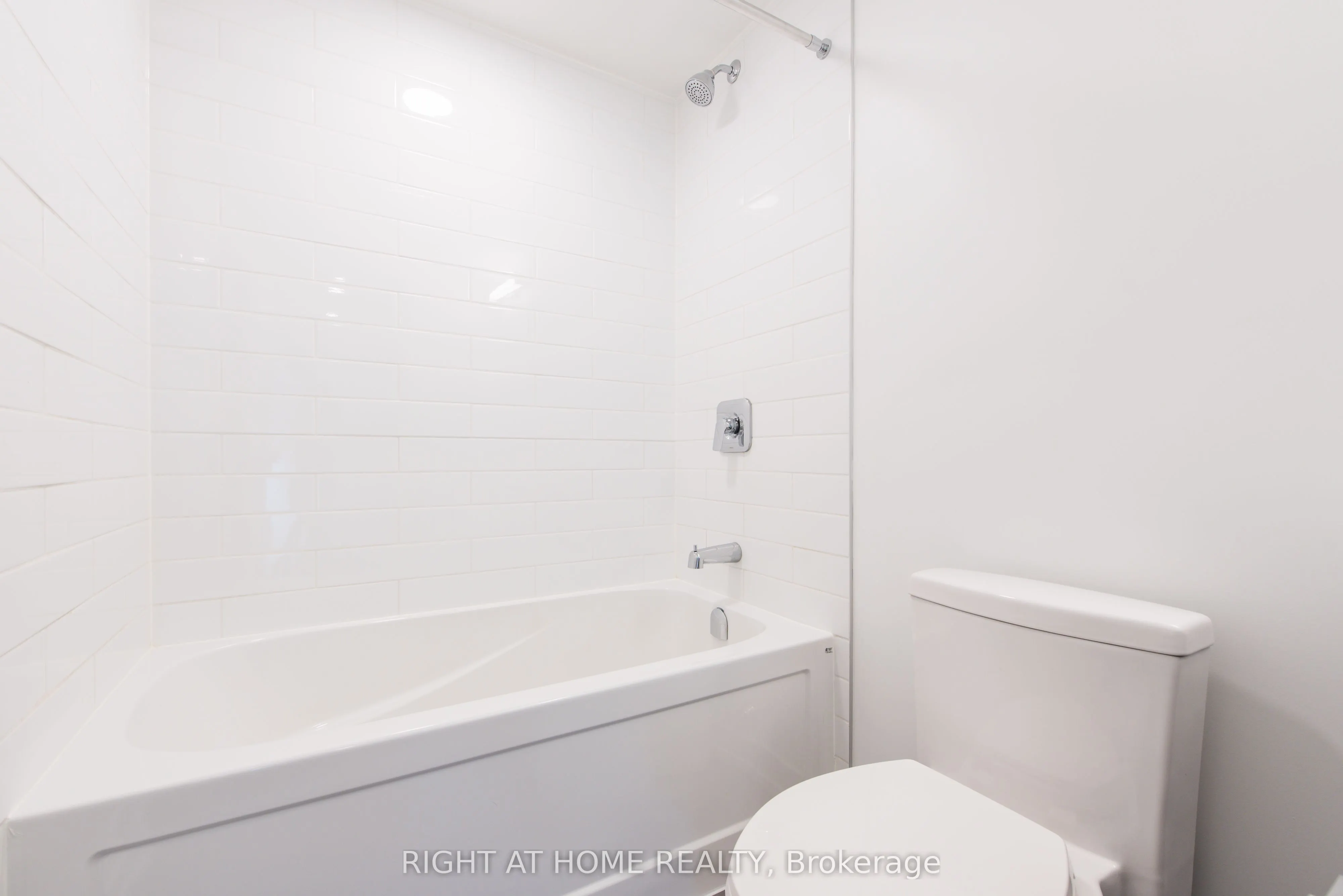7 Fairbank Avenue W, #303