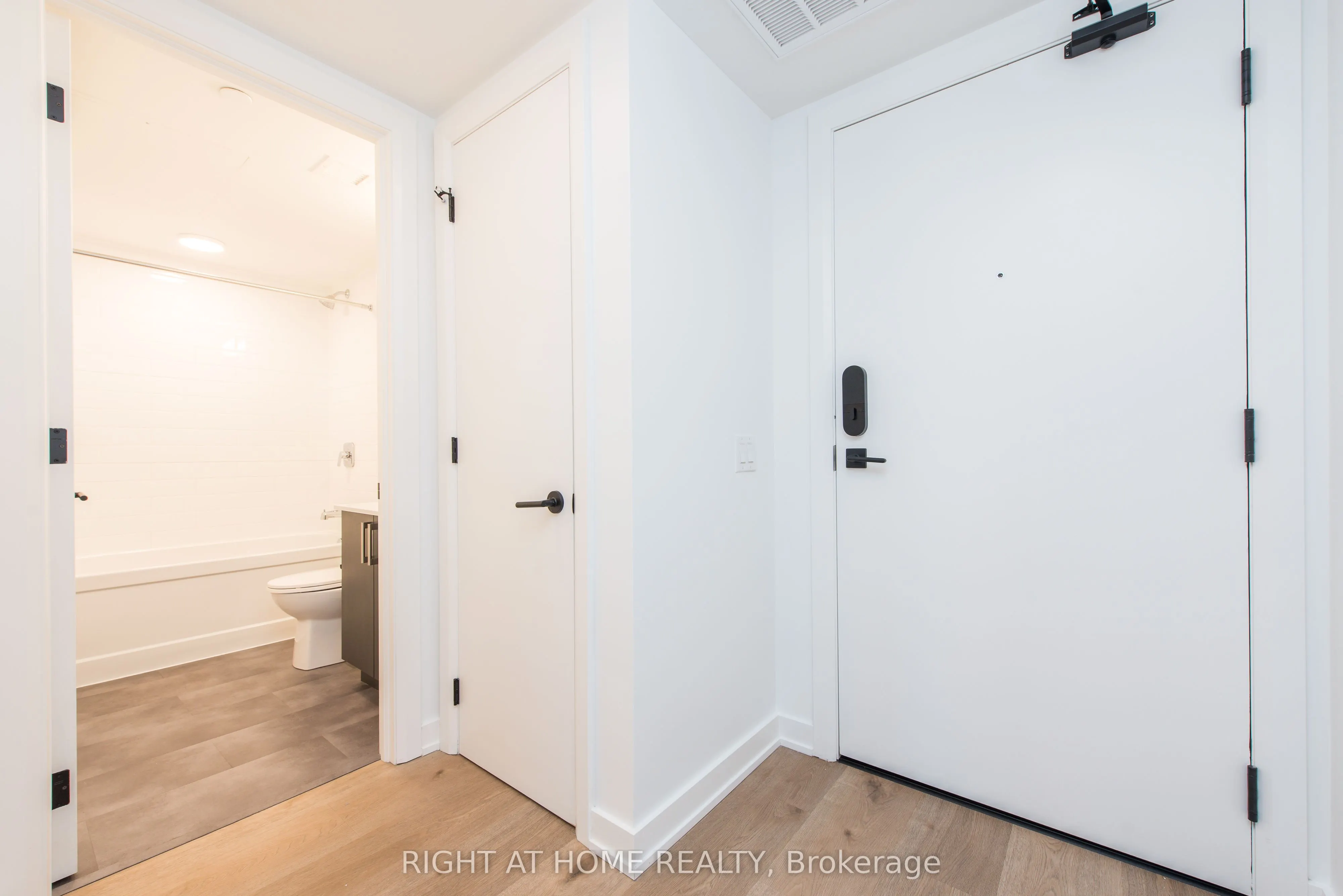 7 Fairbank Avenue W, #303