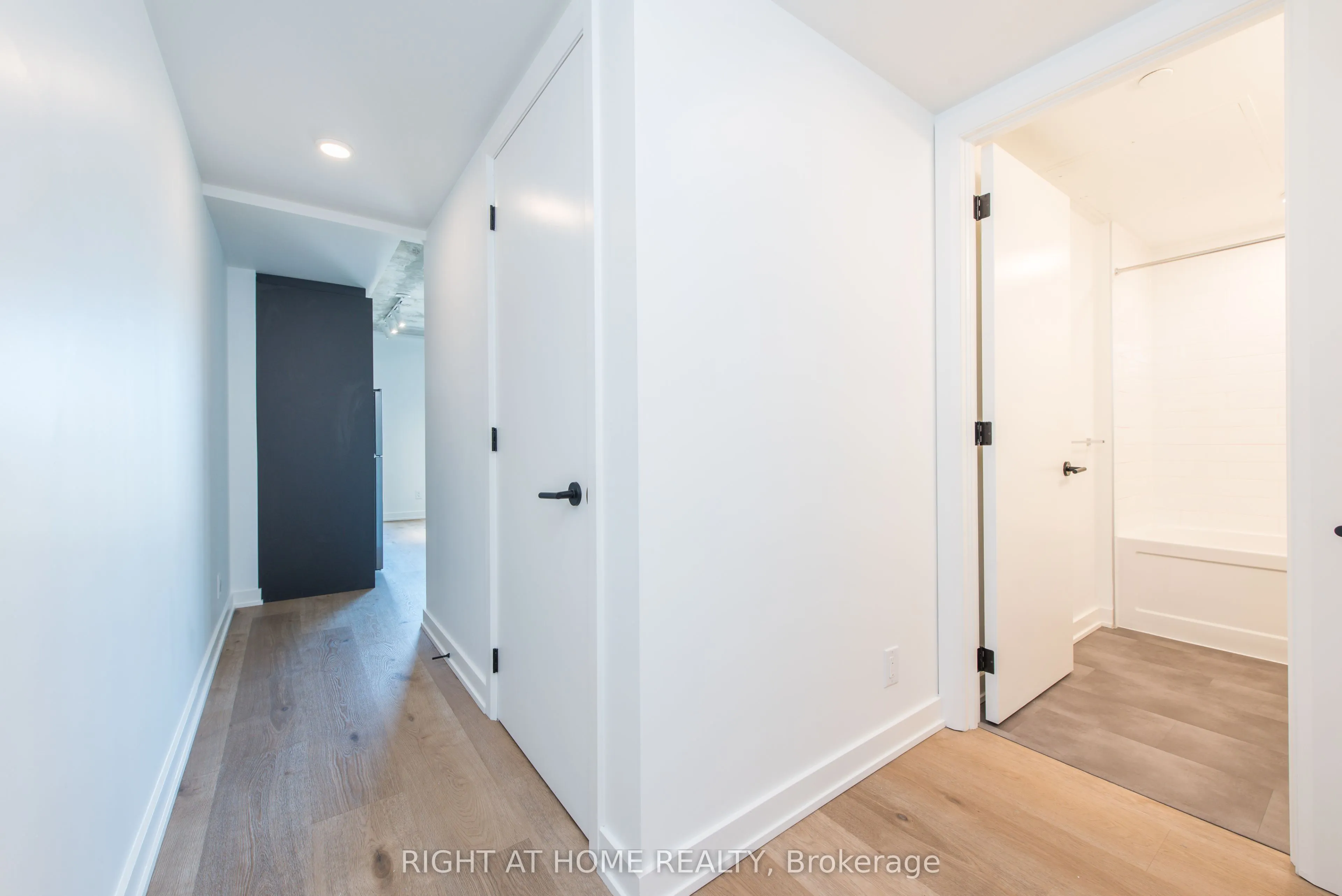 7 Fairbank Avenue W, #303