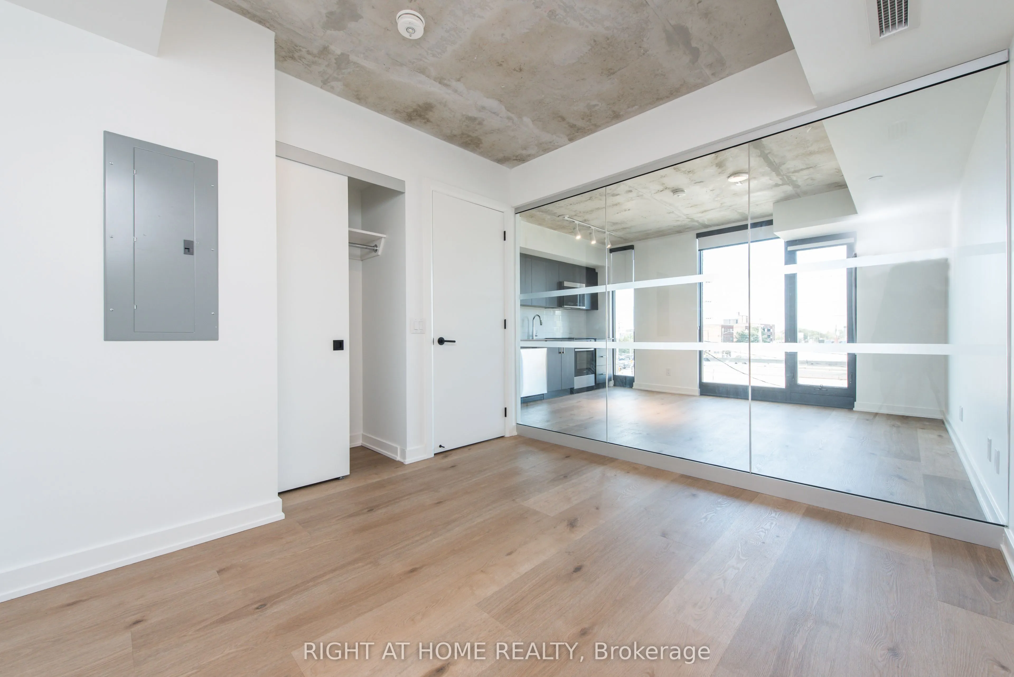 7 Fairbank Avenue W, #303