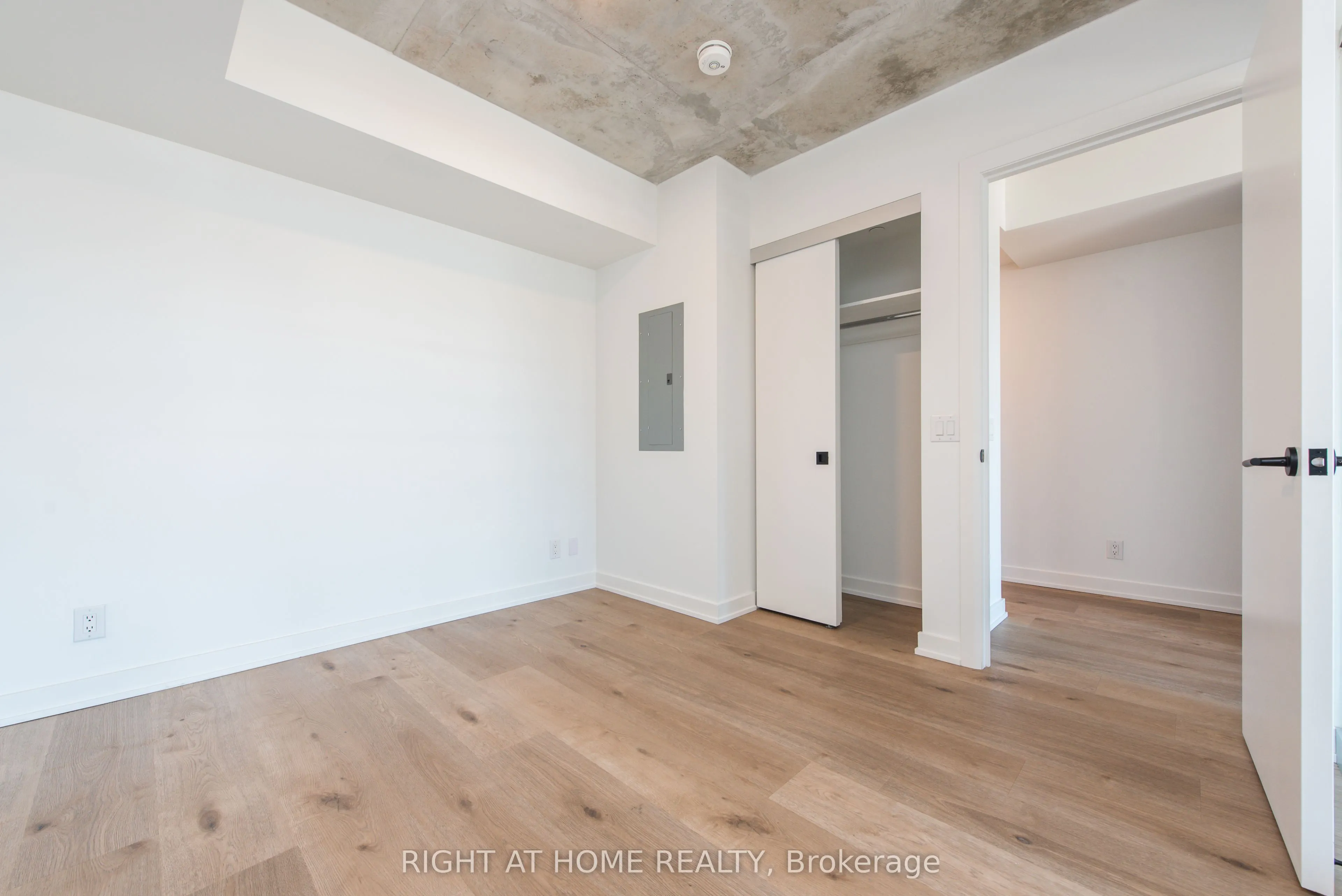 7 Fairbank Avenue W, #303
