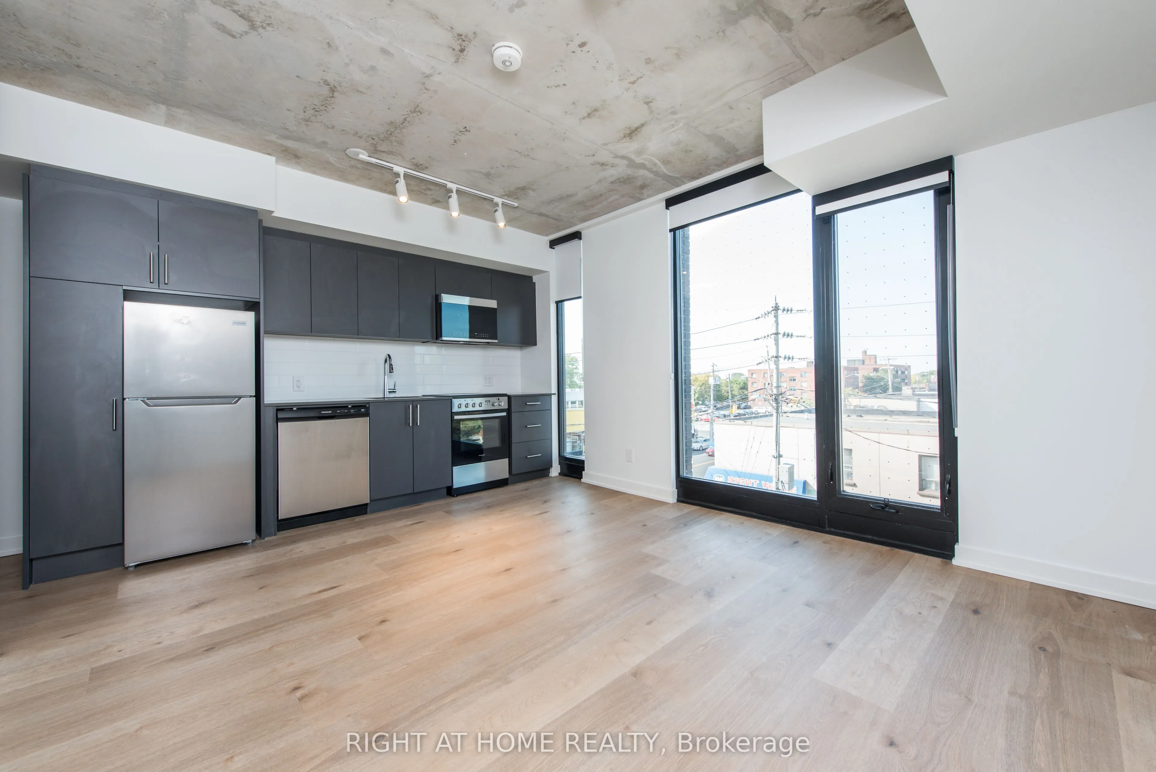 7 Fairbank Avenue W, #303