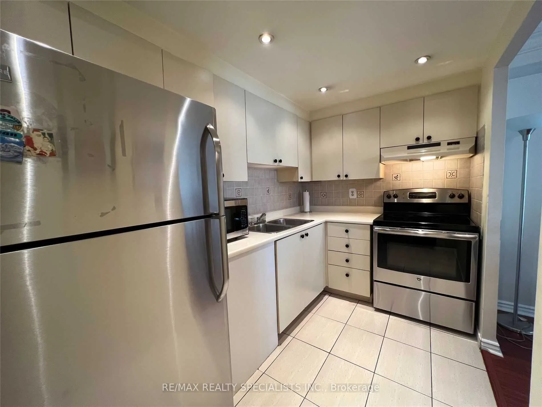 145 Hillcrest Avenue, #813