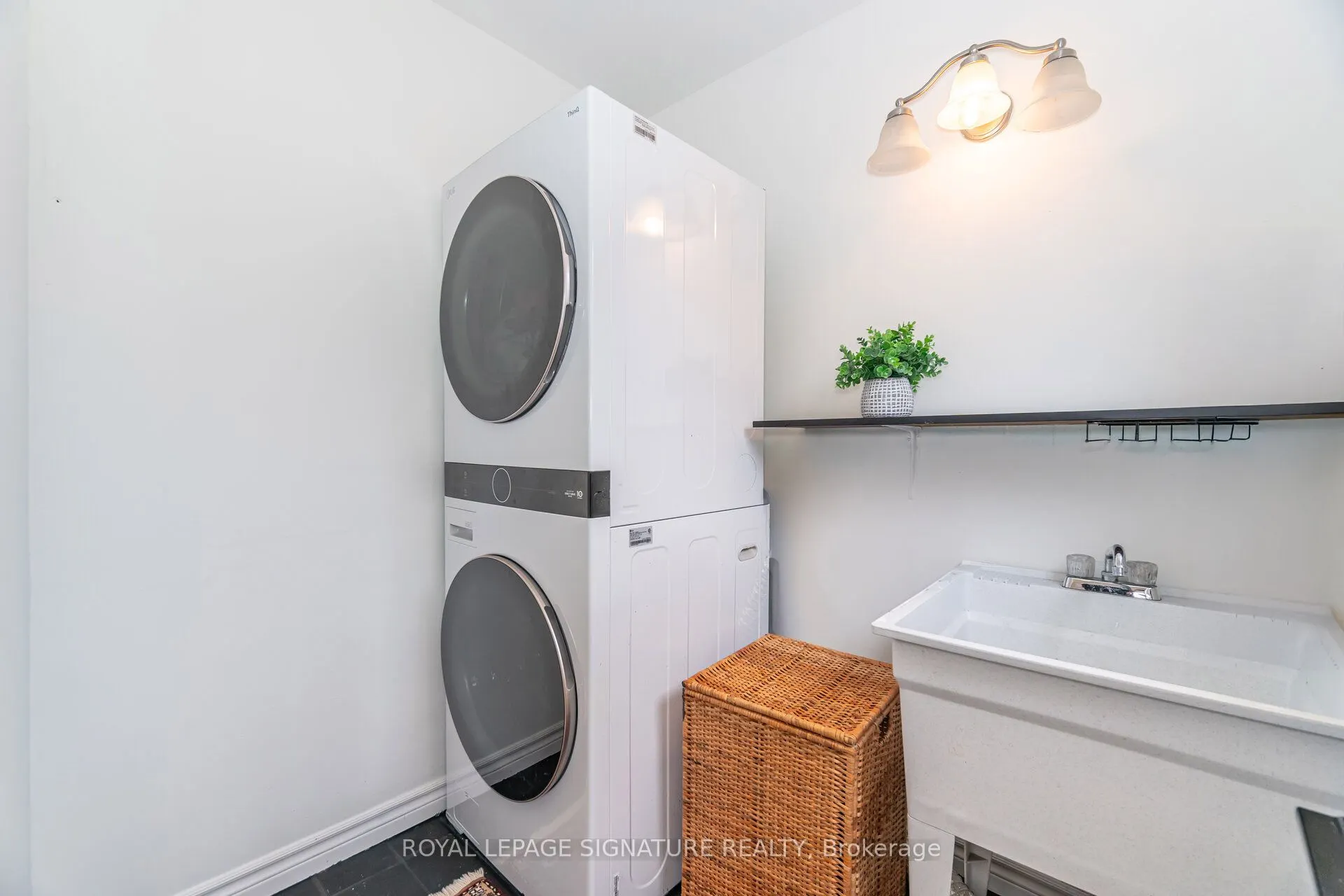 2431 Padstow Crescent