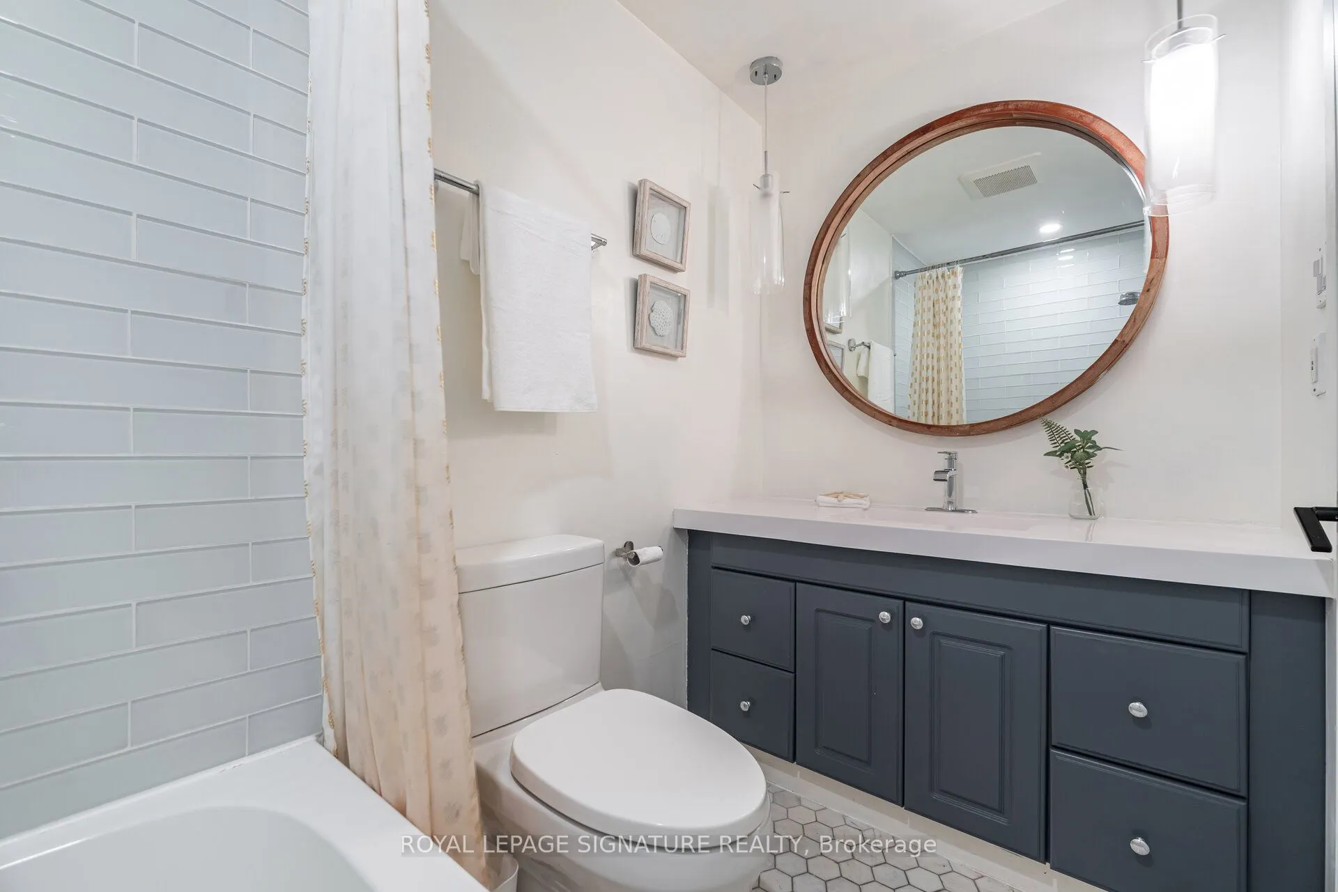 2431 Padstow Crescent