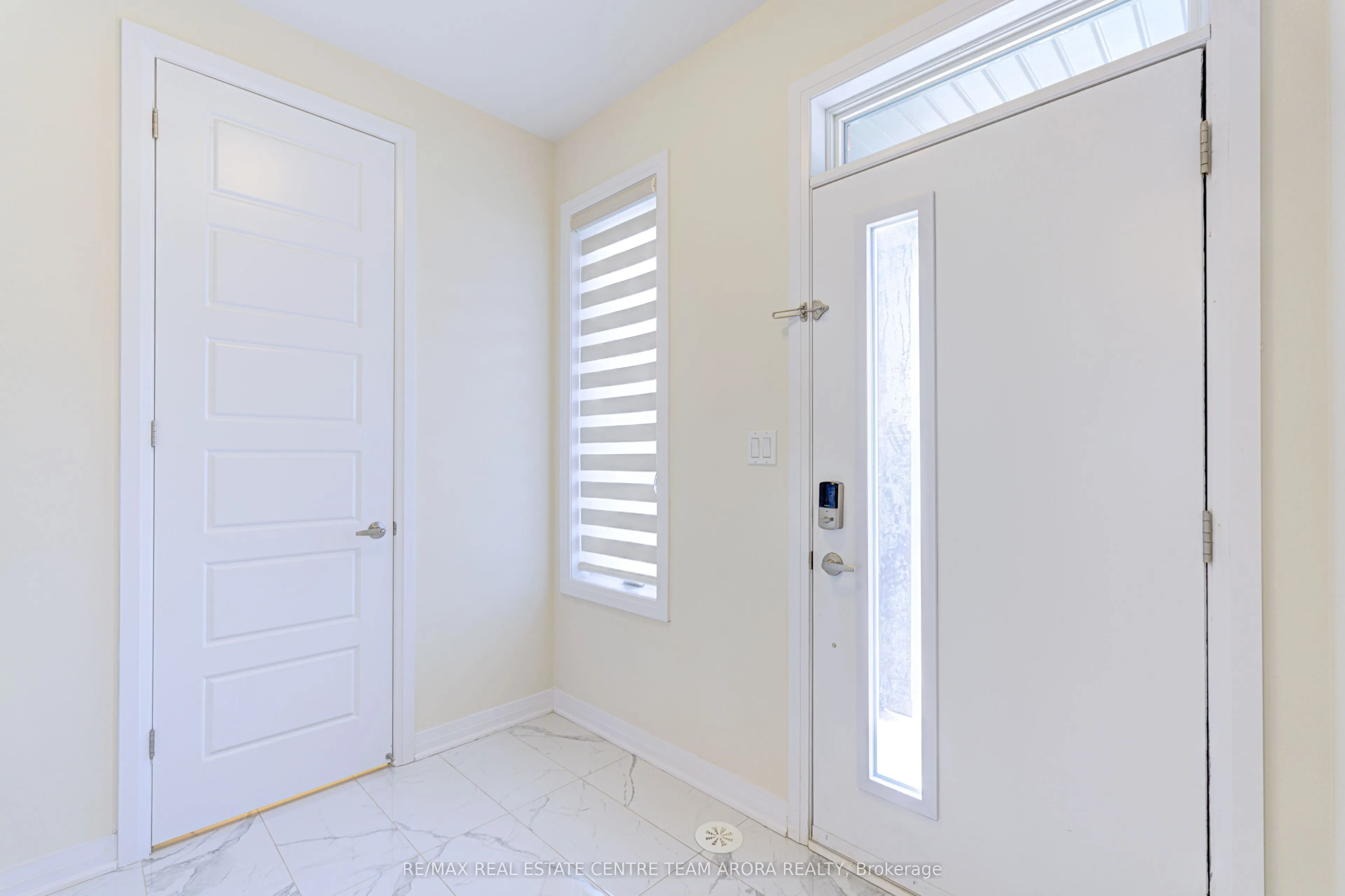 106 Settlers Road E