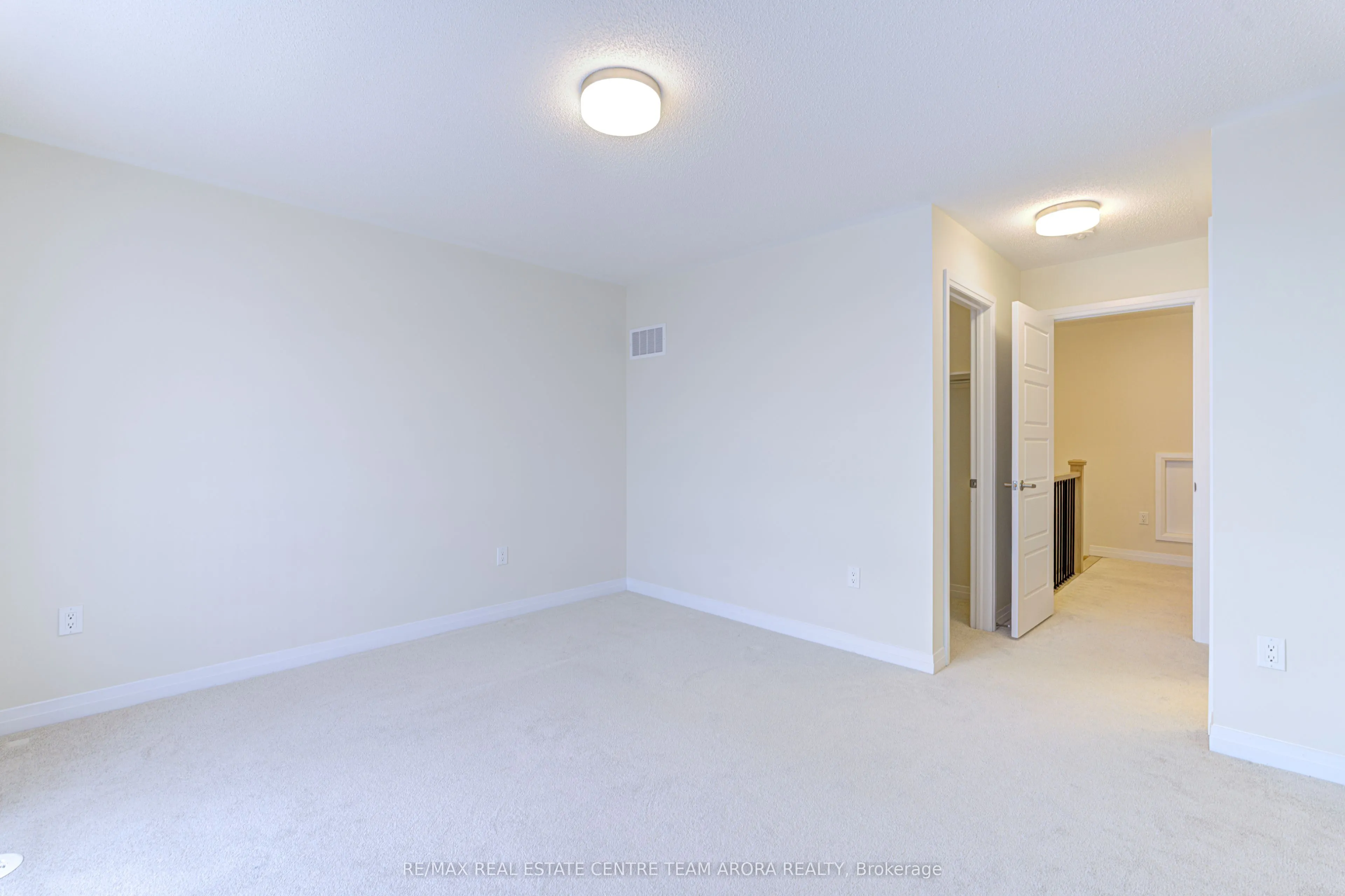 106 Settlers Road E