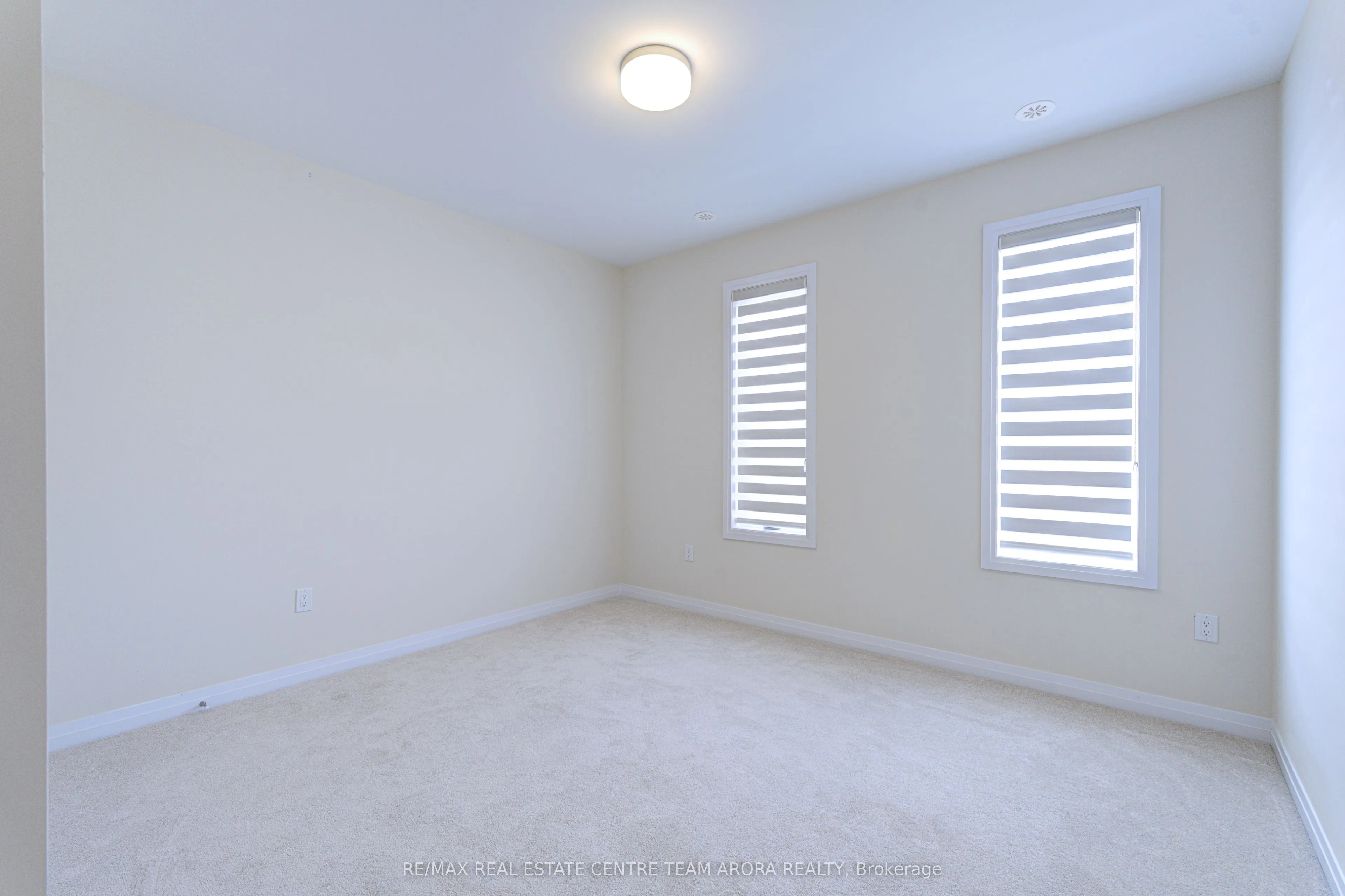 106 Settlers Road E