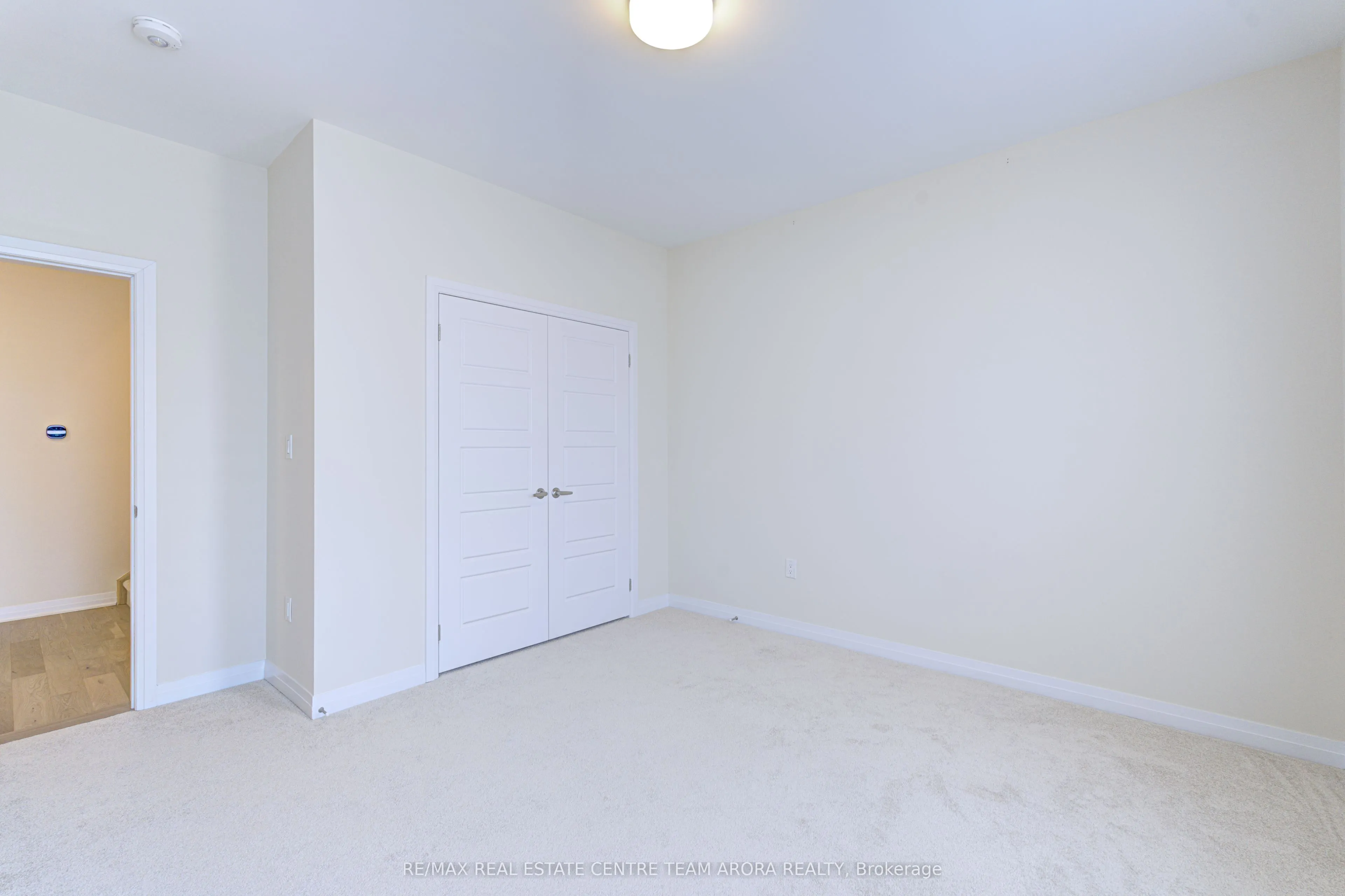 106 Settlers Road E