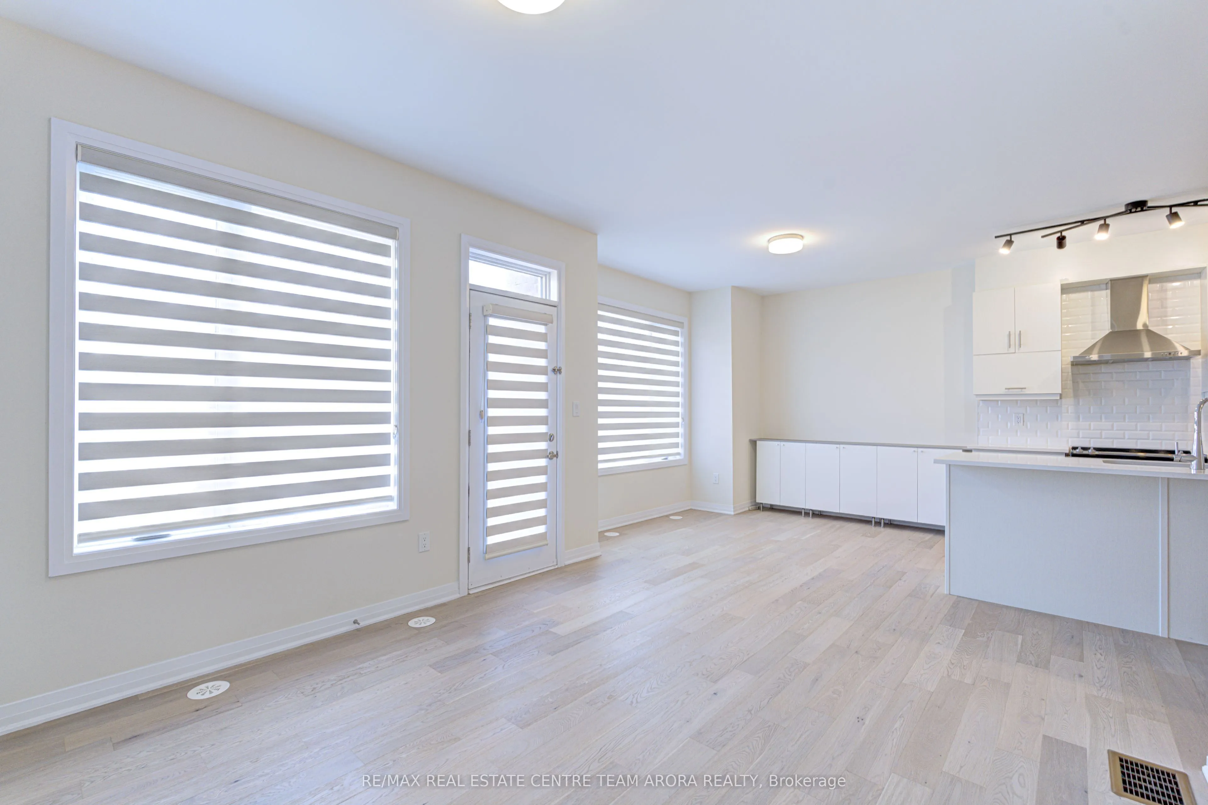 106 Settlers Road E